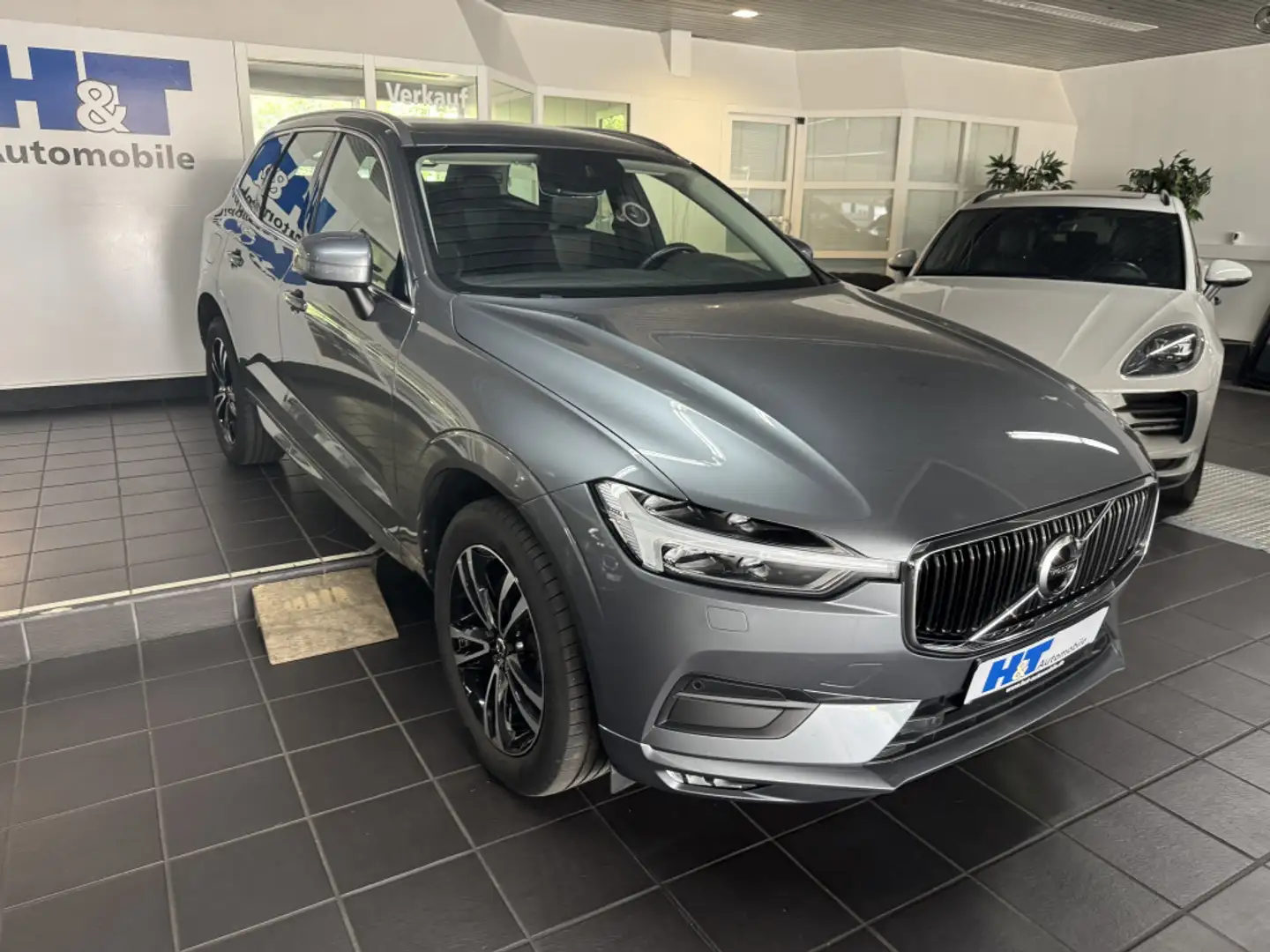 Volvo XC60 Grau - 2