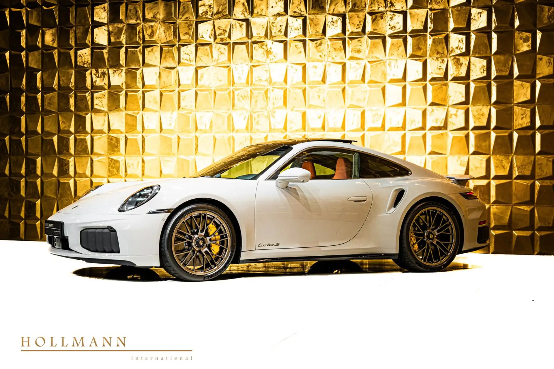 포르쉐 911 Turbo S Coupe 2026 화이트 사진 3