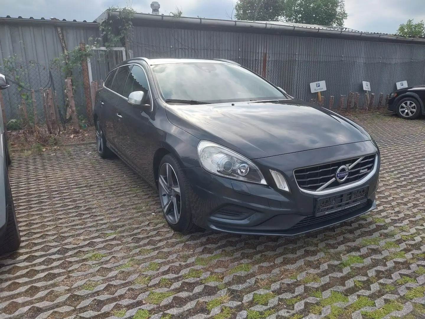 Volvo V60 Kombi R-Design Grau - 2