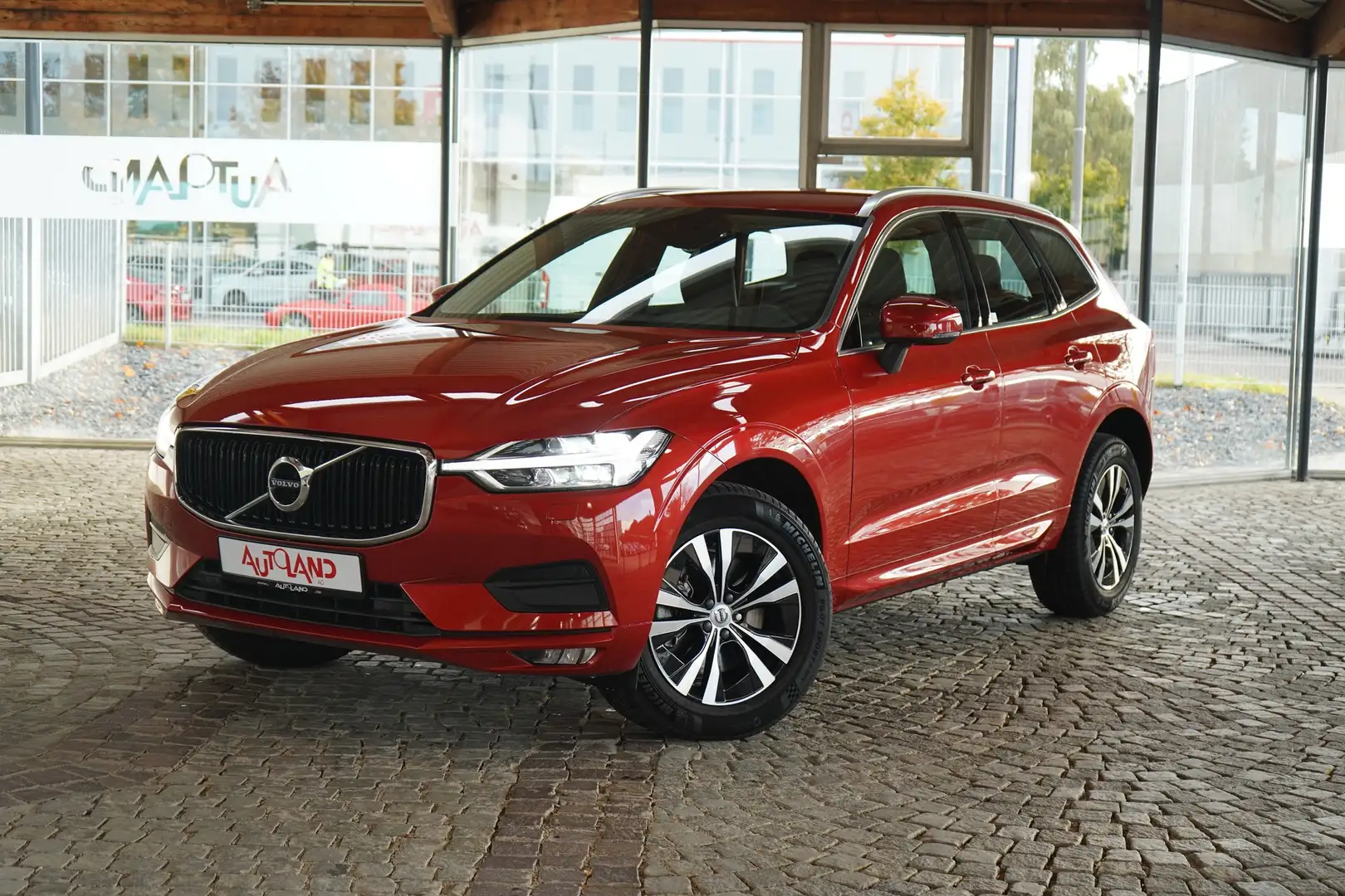 Volvo XC60 2.0 M-Hybrid Momentum Pro LED Navi Kamera Rot - 2