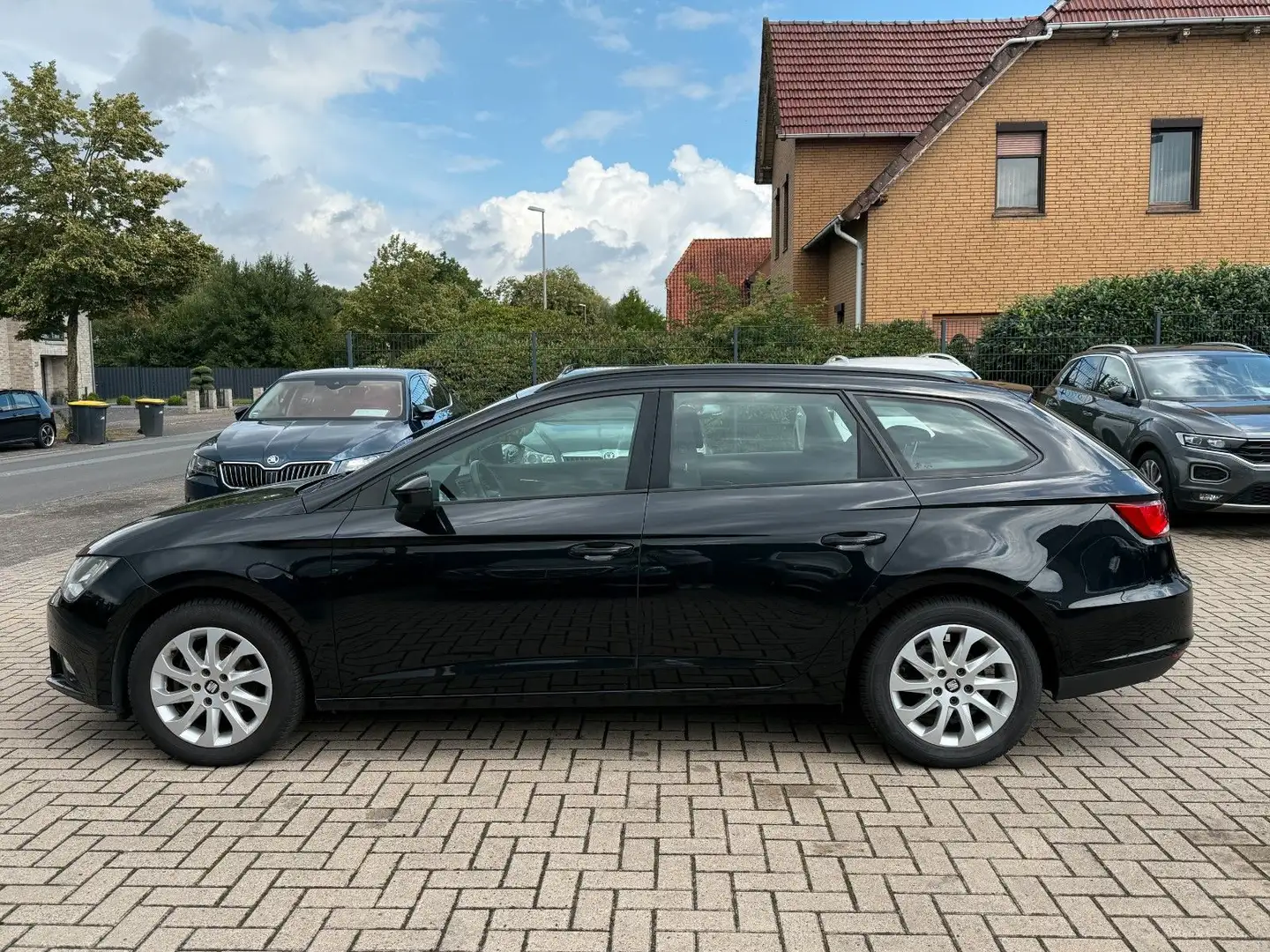 SEAT Leon ST 1,6 TDI | DSG | Navi | Zahnriemen neu | Schwarz - 2