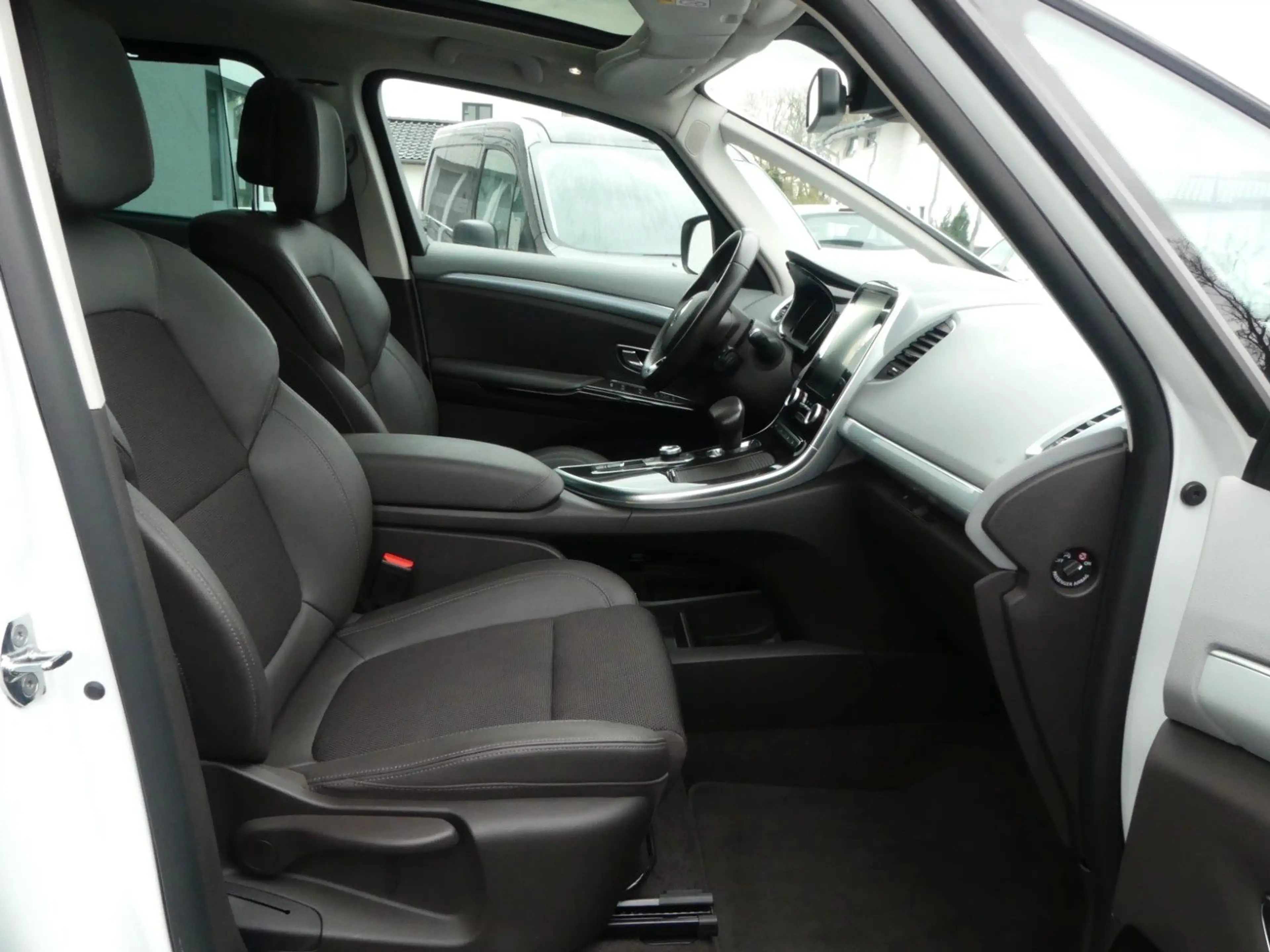 Renault Espace V Intens 7 Sitzer |Pano |Navi |Leder |CAM — photo 8