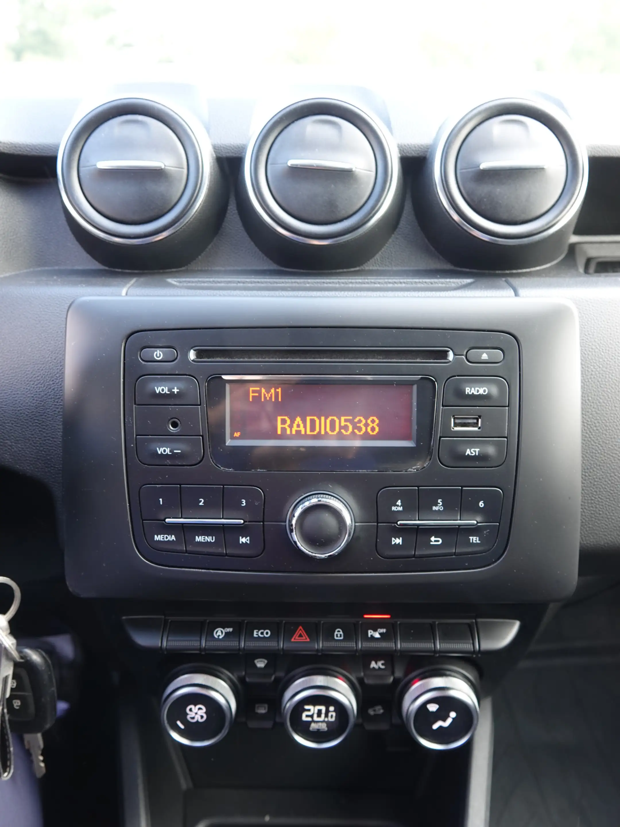 Dacia Duster 1.2 TCe Comfort TREKH. | CRUISE | LMV | BULLBAR — photo 16