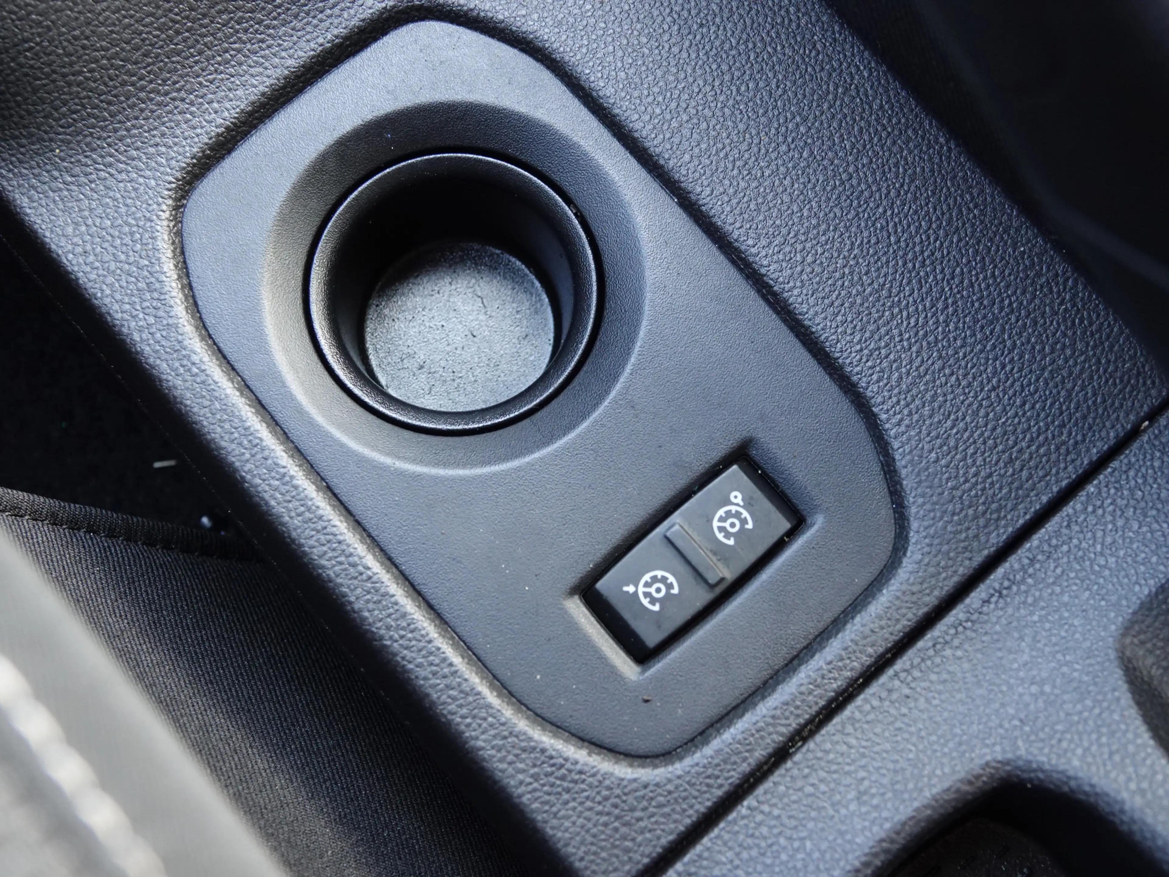 Dacia Duster 1.2 TCe Comfort TREKH. | CRUISE | LMV | BULLBAR — photo 20