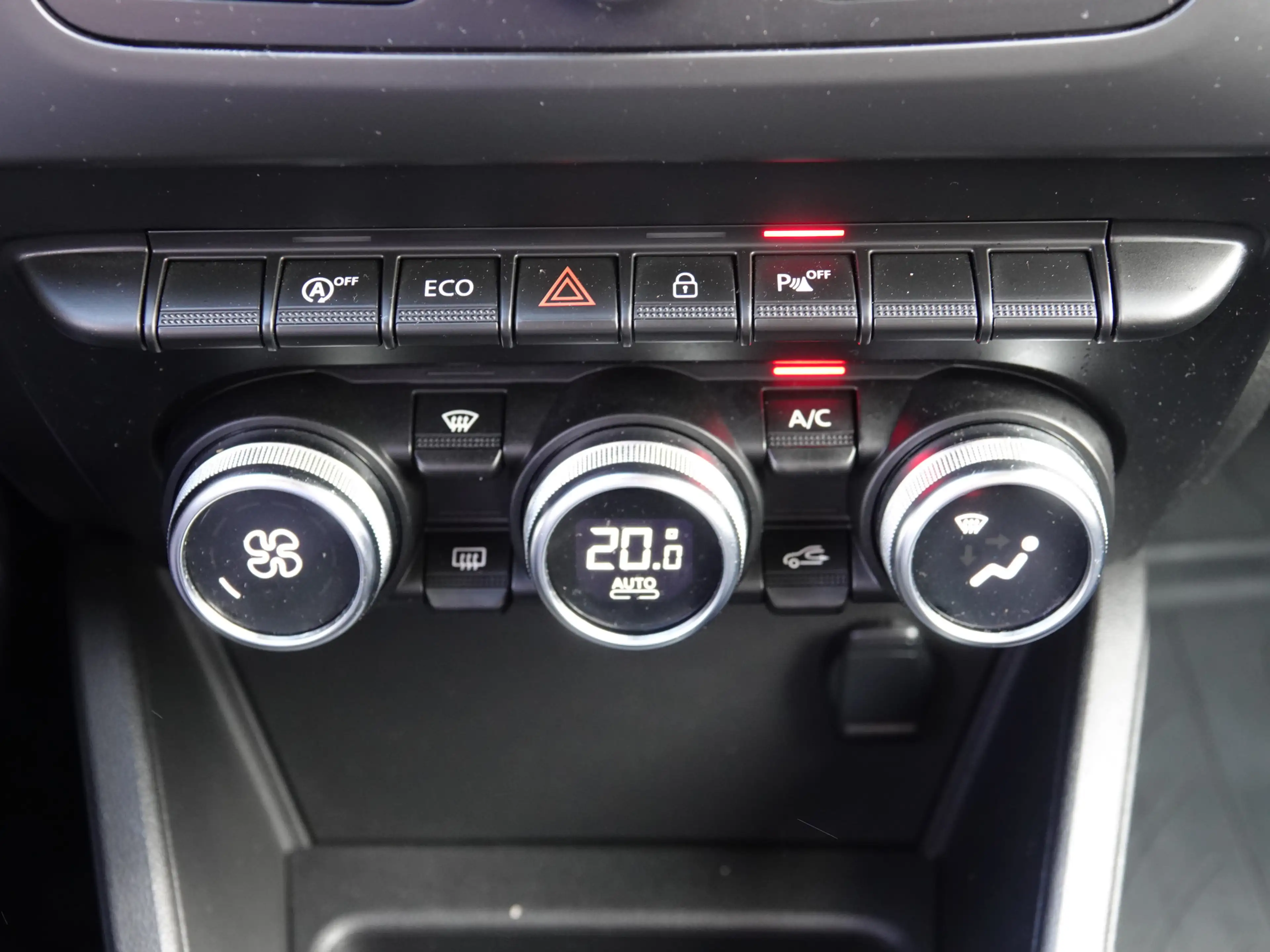 Dacia Duster 1.2 TCe Comfort TREKH. | CRUISE | LMV | BULLBAR — photo 18