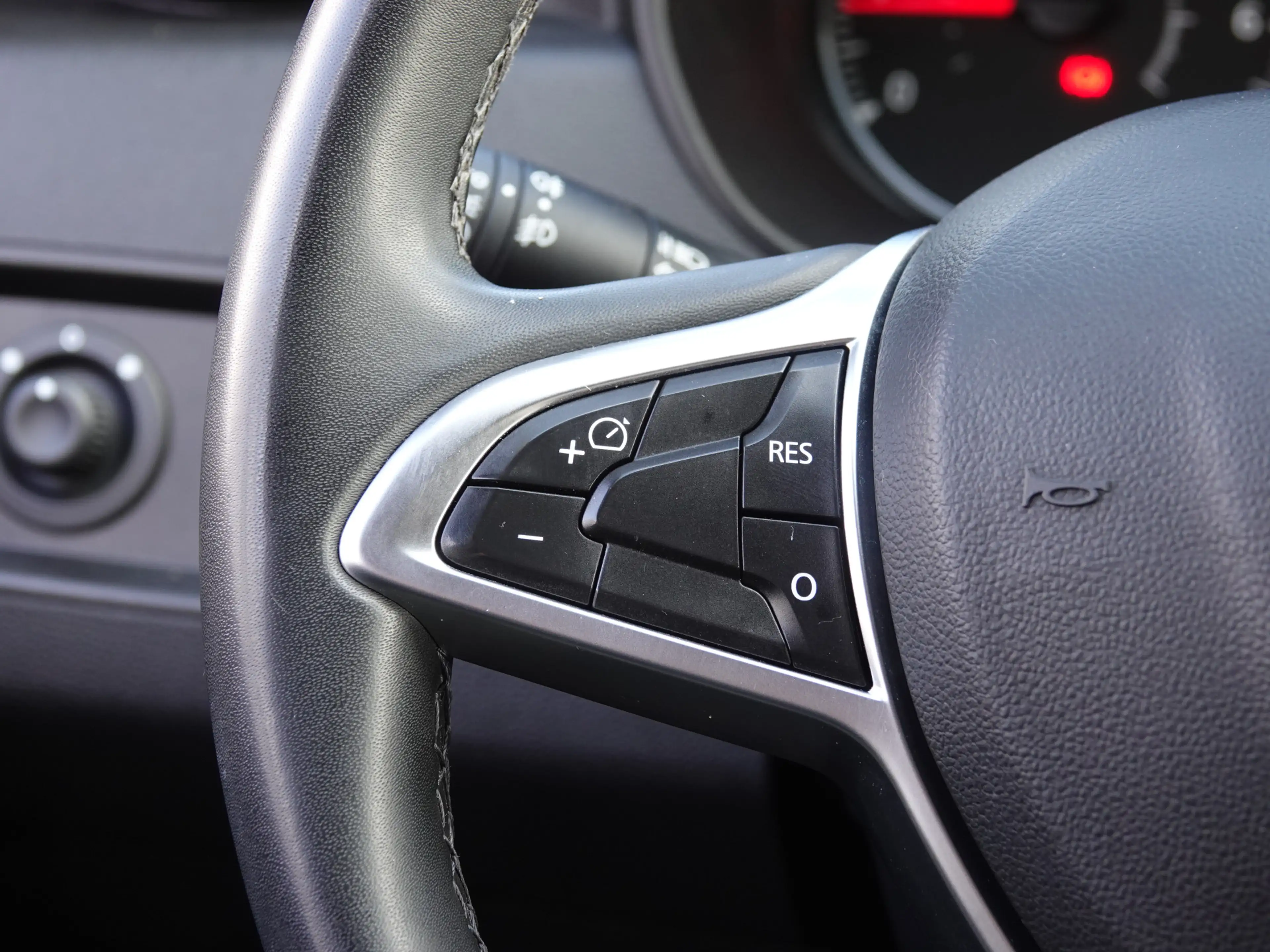 Dacia Duster 1.2 TCe Comfort TREKH. | CRUISE | LMV | BULLBAR — photo 22