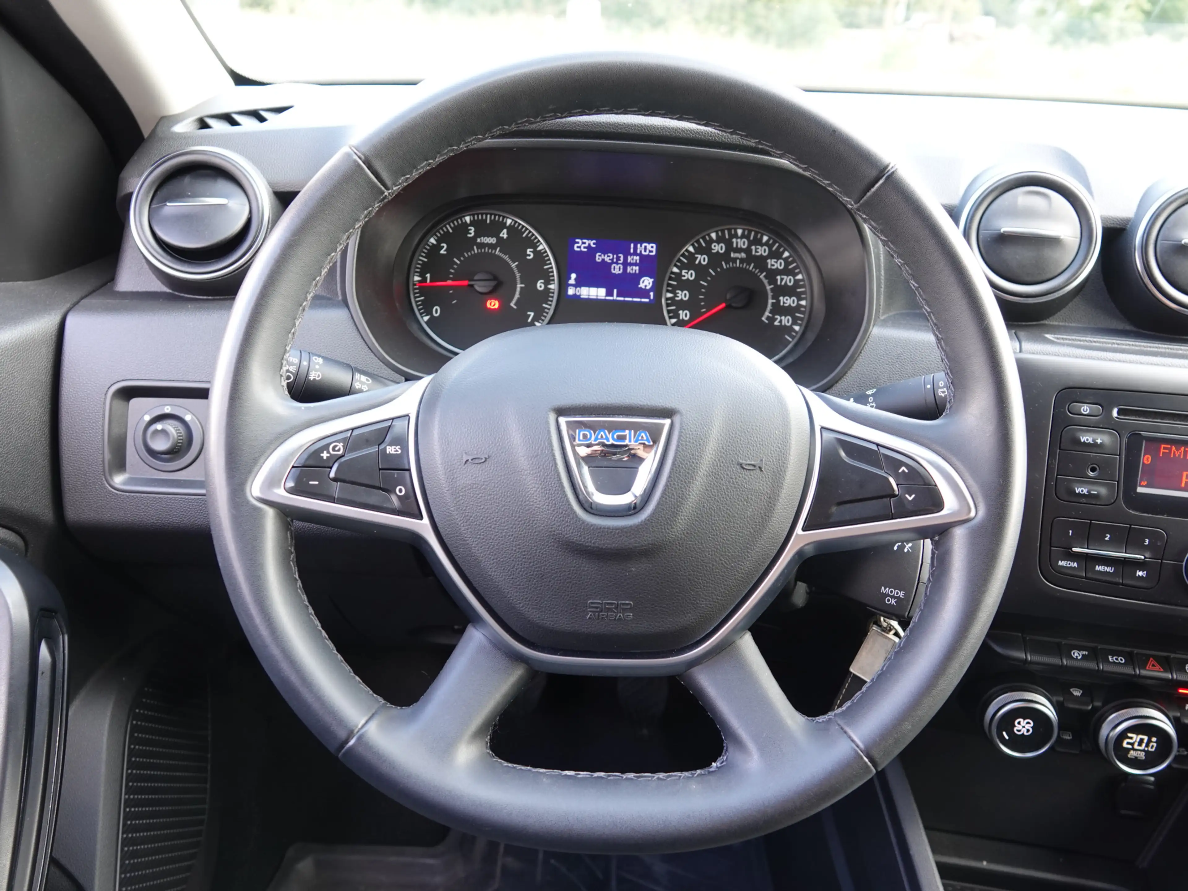 Dacia Duster 1.2 TCe Comfort TREKH. | CRUISE | LMV | BULLBAR — photo 21