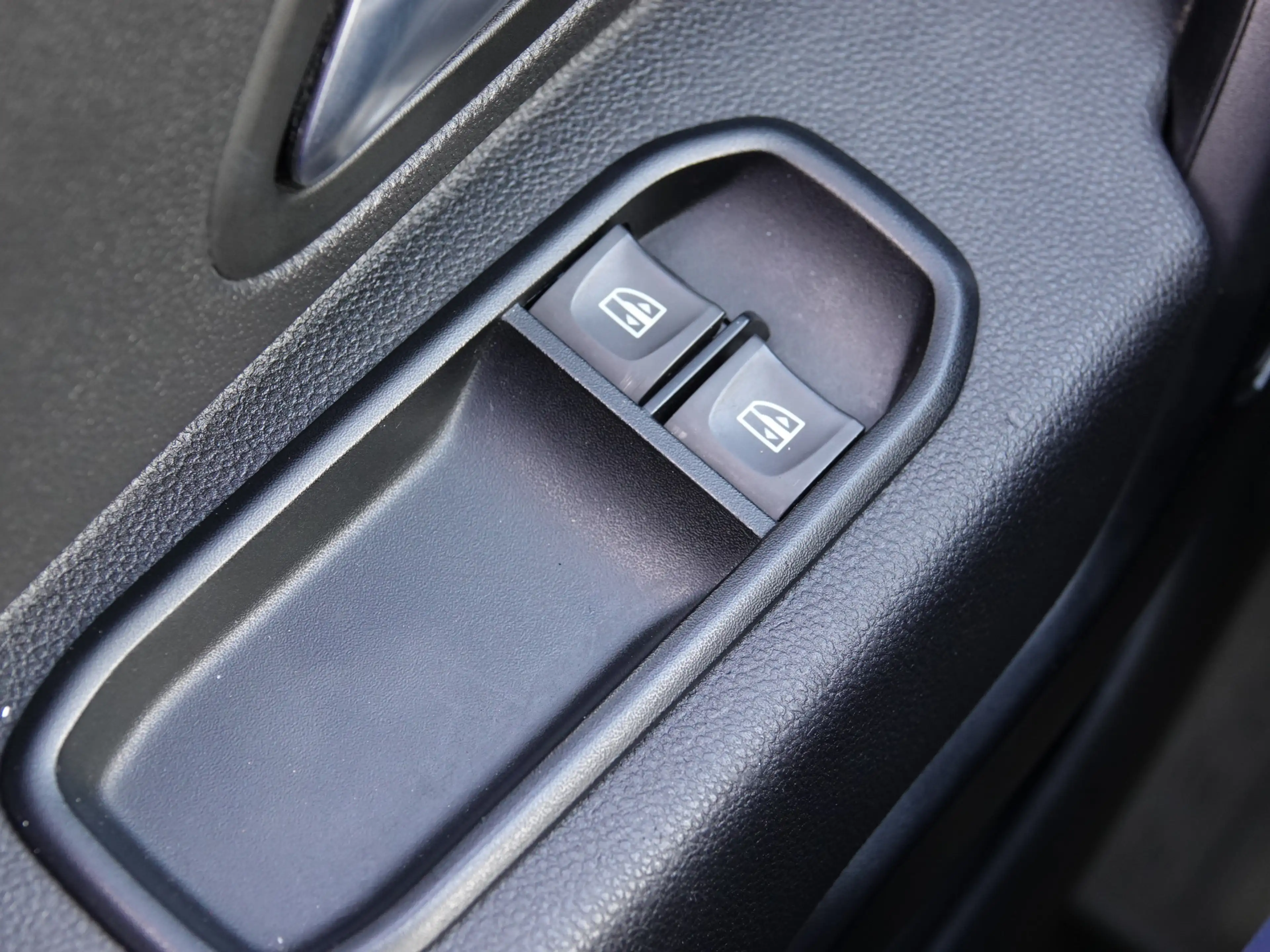 Dacia Duster 1.2 TCe Comfort TREKH. | CRUISE | LMV | BULLBAR — photo 25