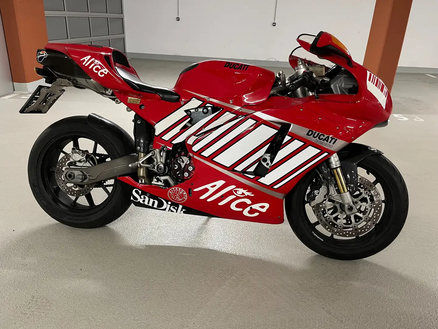 Ducati 749 749 S Replica Desmosedici Limited Edition Rot - 1