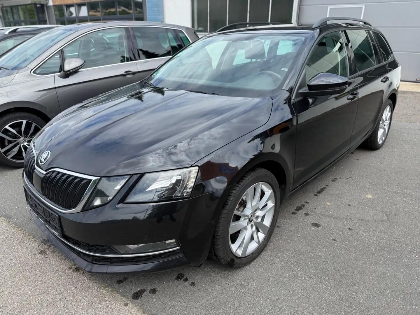 Skoda Octavia Combi Style 2.0 TDI DSG NAVI EURO6 1Hand Schwarz - 1