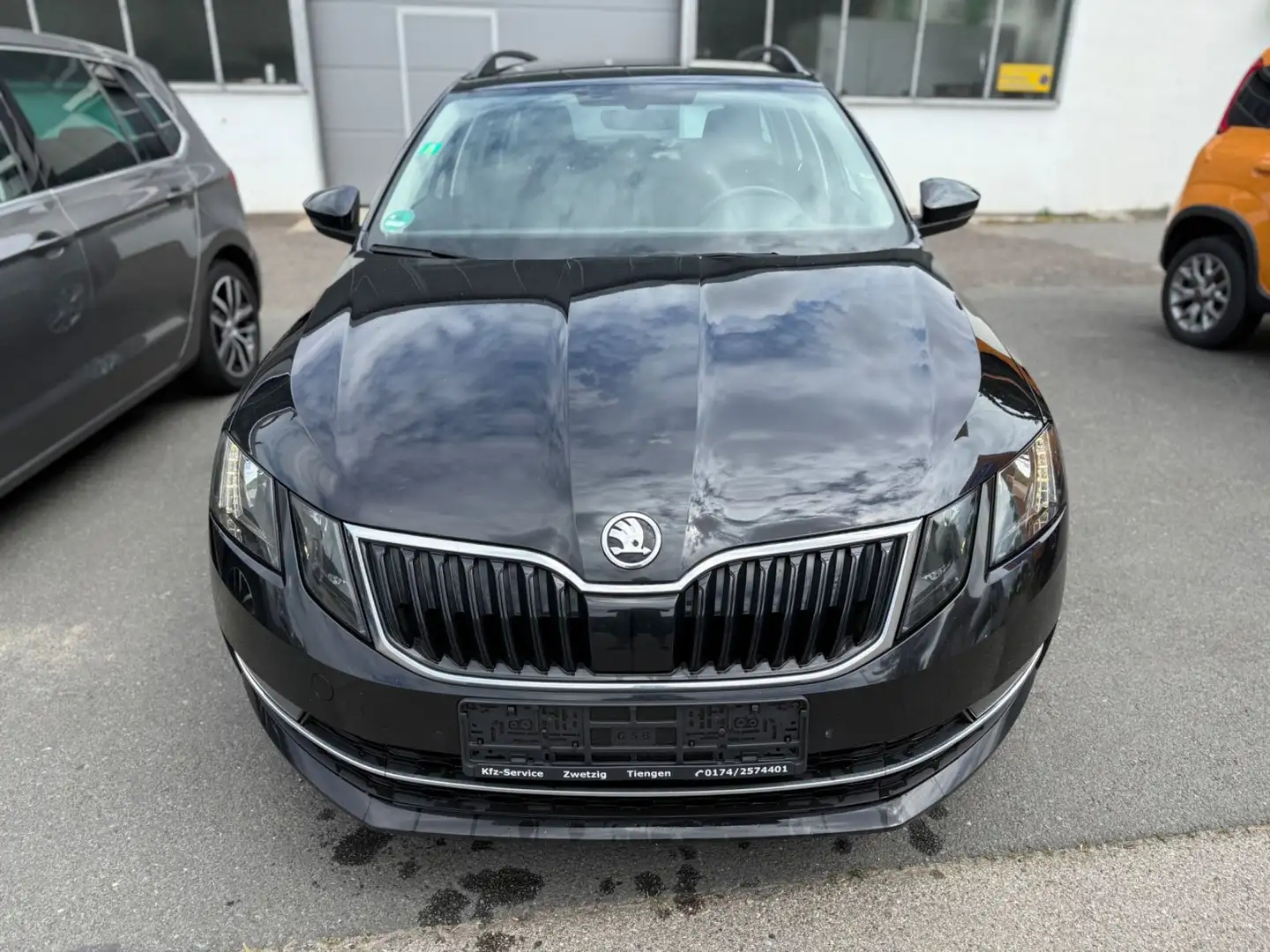 Skoda Octavia Combi Style 2.0 TDI DSG NAVI EURO6 1Hand Schwarz - 2