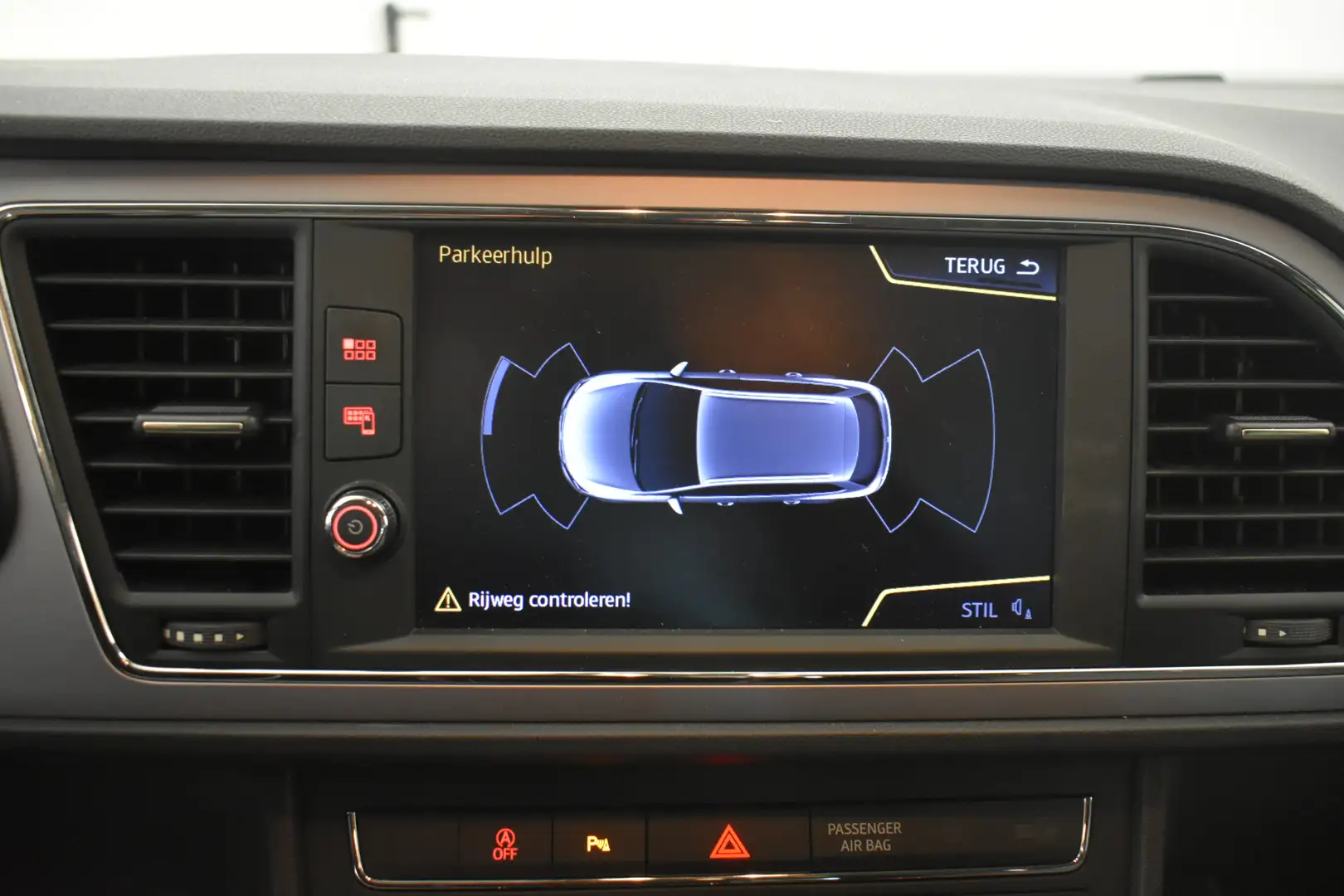 SEAT Leon ST 1.0 TSI Style Bus Intense Trekh Navi Carplay PD Schwarz - 2