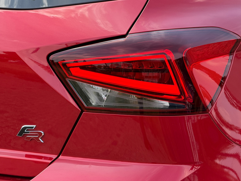 SEAT Ibiza 1.0 TSI FR Pano LED Virtual Camera Beats Carplay — photo 8