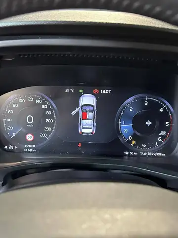 Volvo XC40 view 8