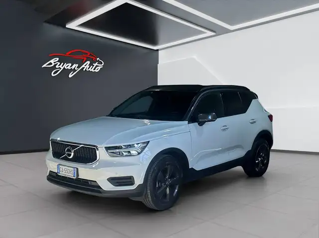 Volvo XC40 view 4