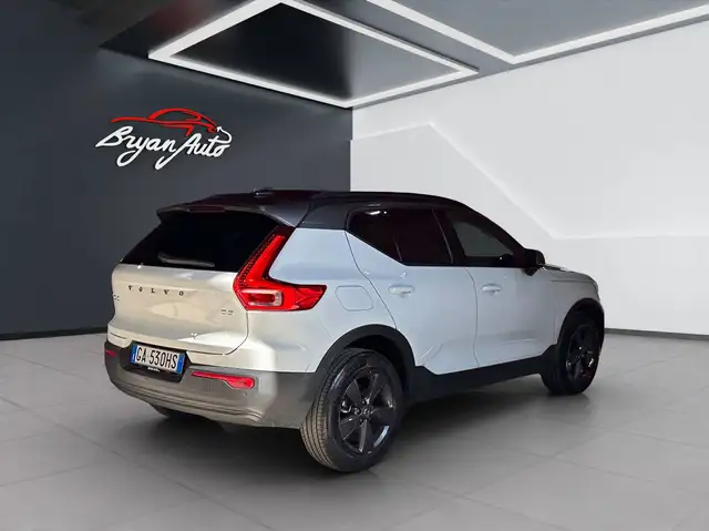 Volvo XC40 view 3