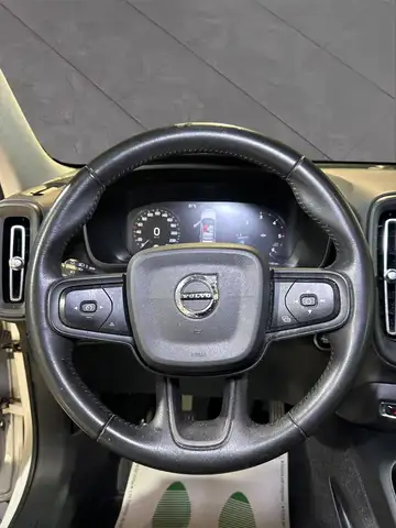 Volvo XC40 view 7