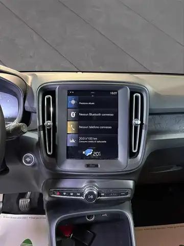 Volvo XC40 view 9