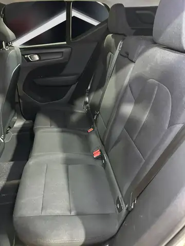 Volvo XC40 view 11