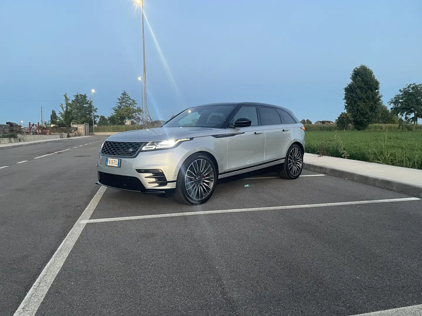 Land Rover Range Rover Velar 2.0 i4 R-Dynamic HSE 240cv auto - 2 ANNI GARANZIA - 1