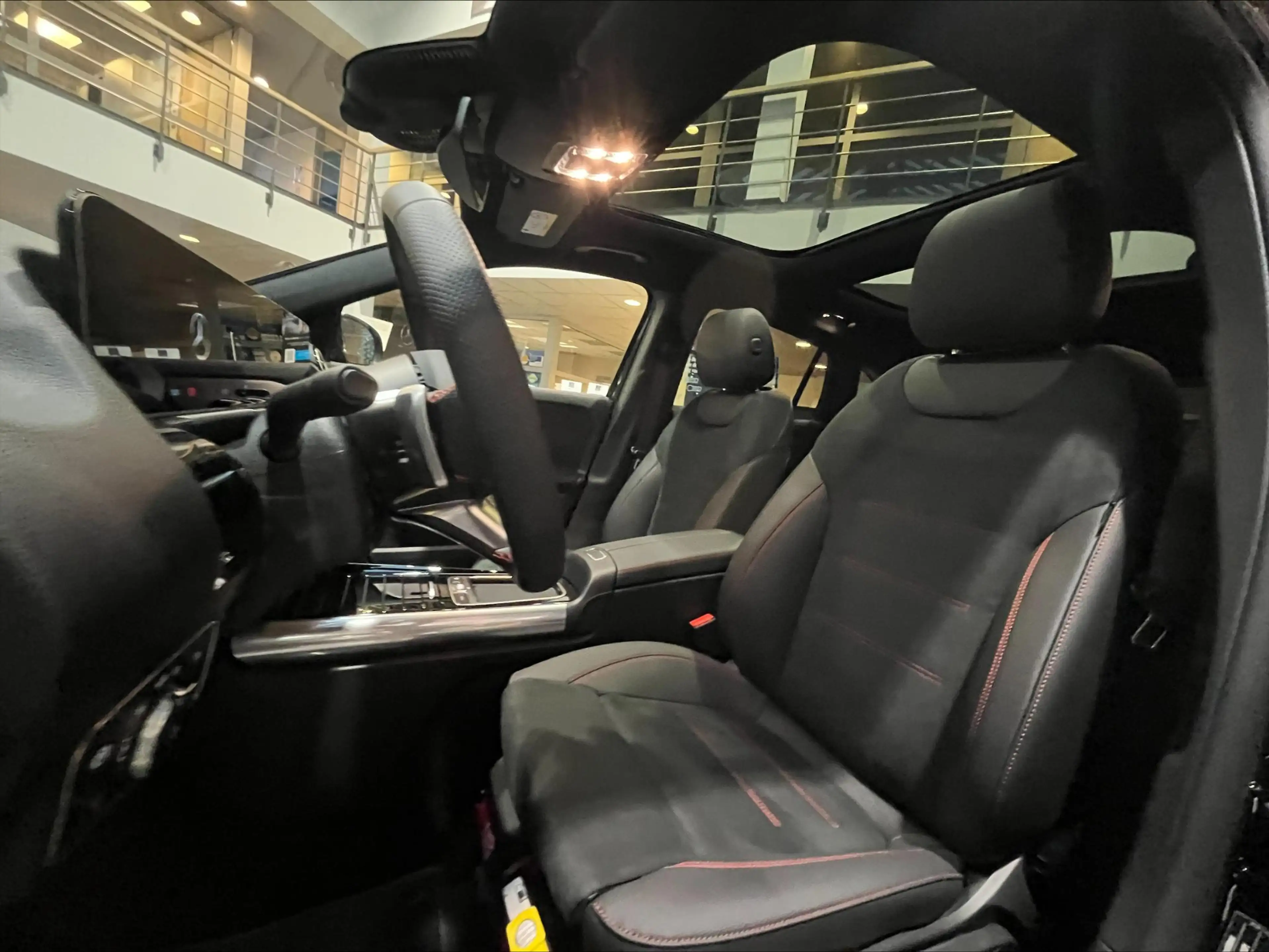 Mercedes-Benz GLA 180 GLA 140 Years Edition Nieuwe wagen DOS 9199 — photo 5