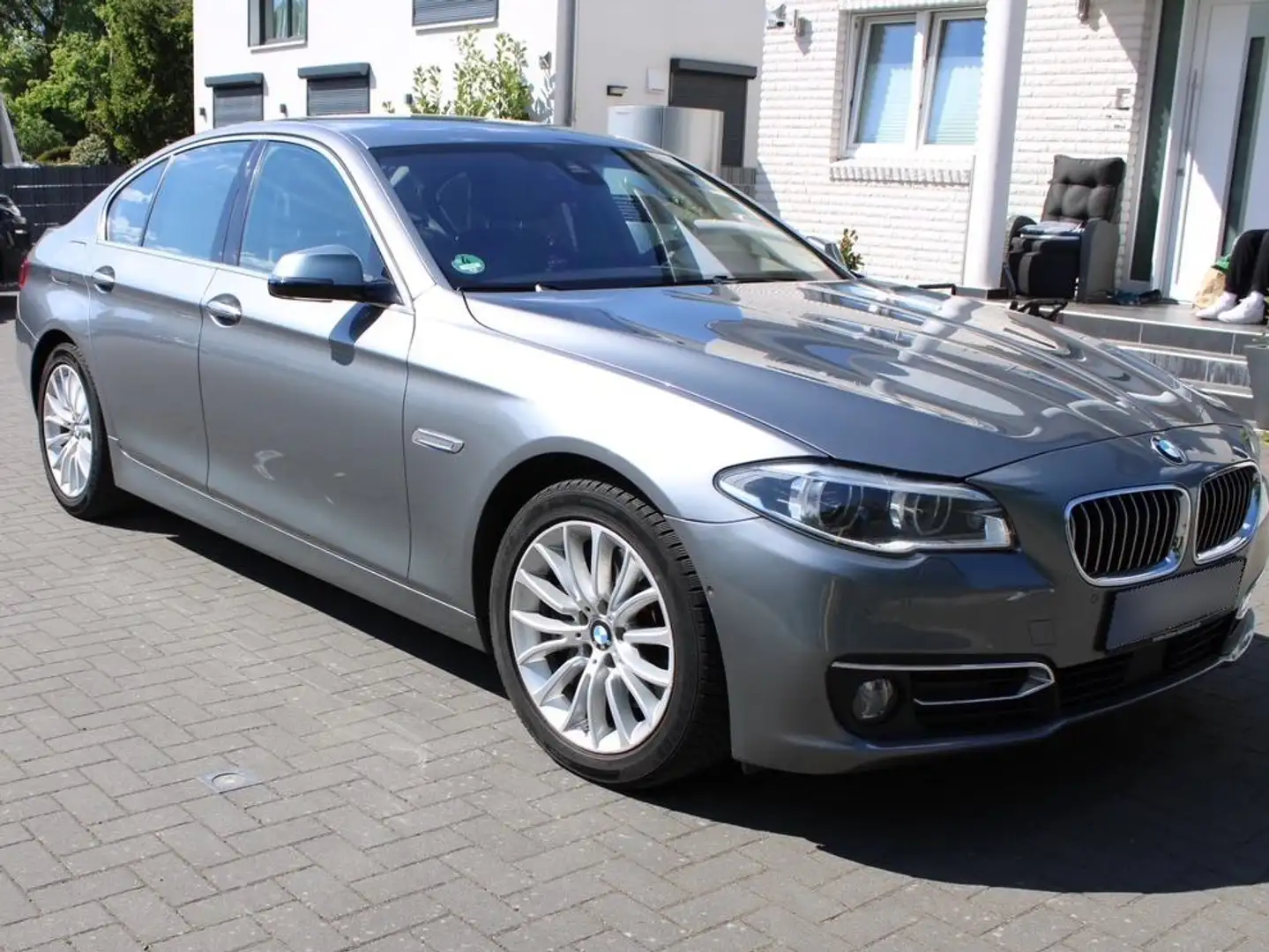 BMW 530 5er Diesel 530d xDrive Aut. Gris - 2