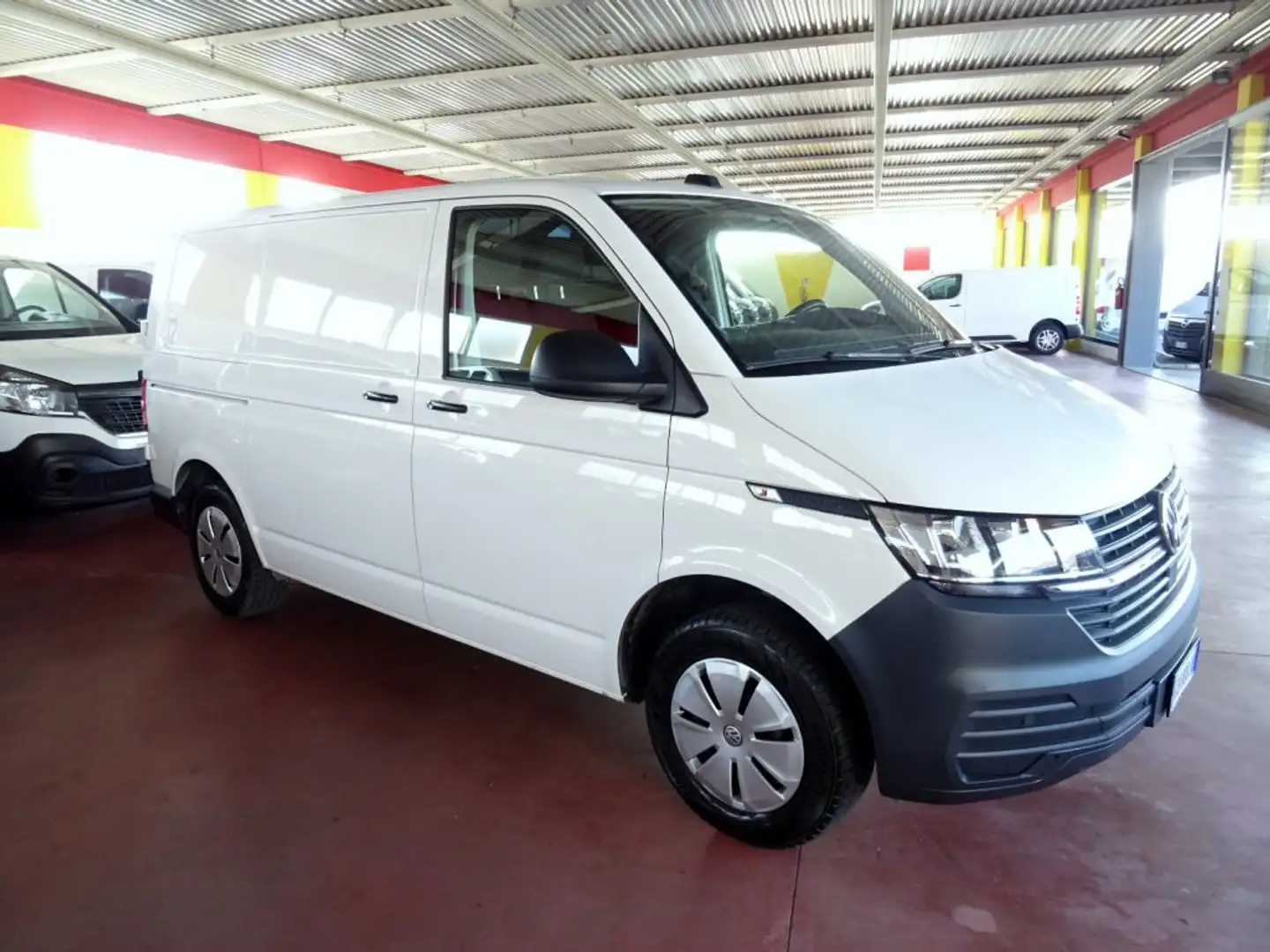 Volkswagen Transporter T6 2.0 TDI 110CV PC Furgone Business Blanco - 2