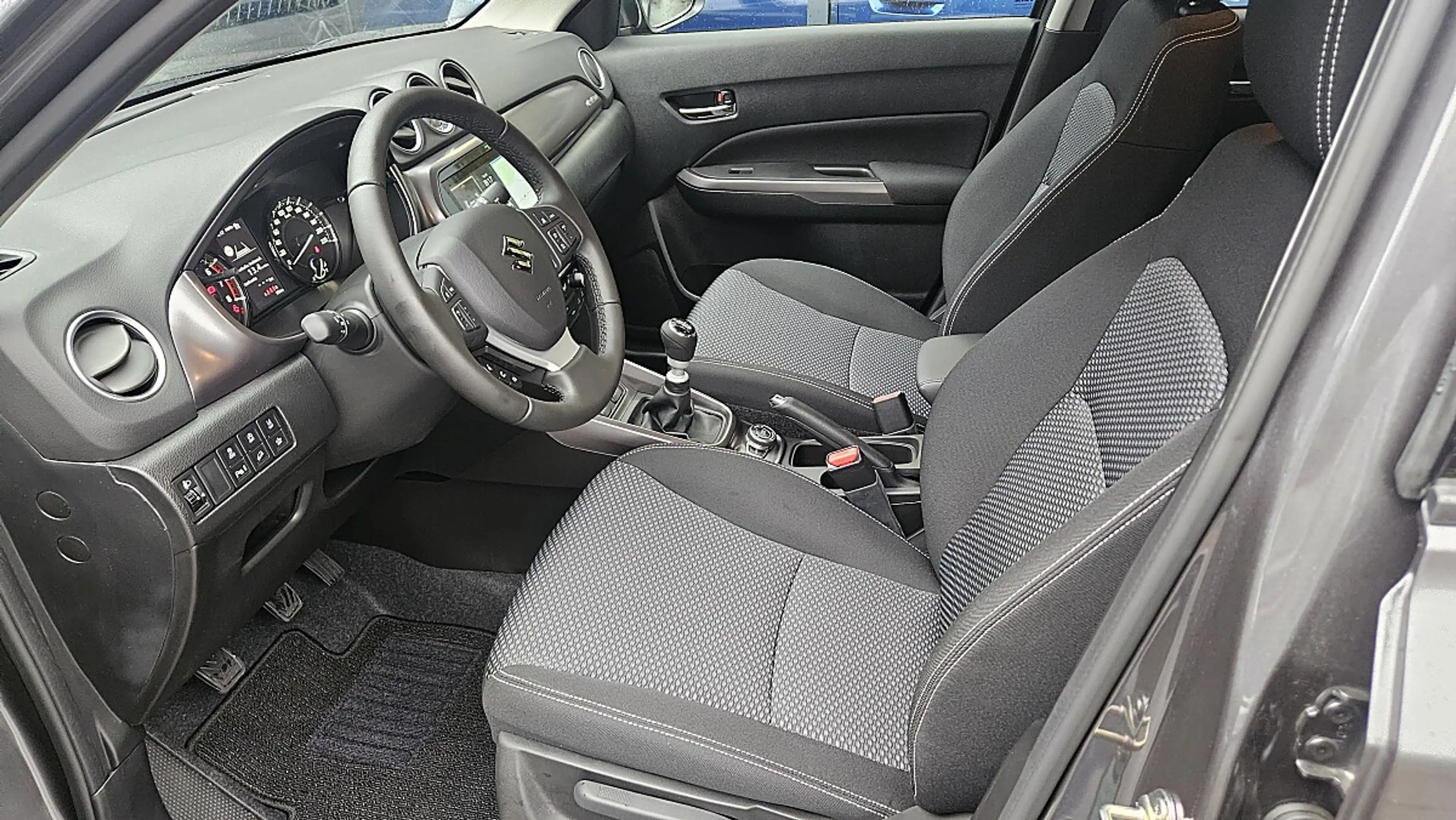 Suzuki Vitara 1,4 Hybrid ALLGRIP shine — photo 12