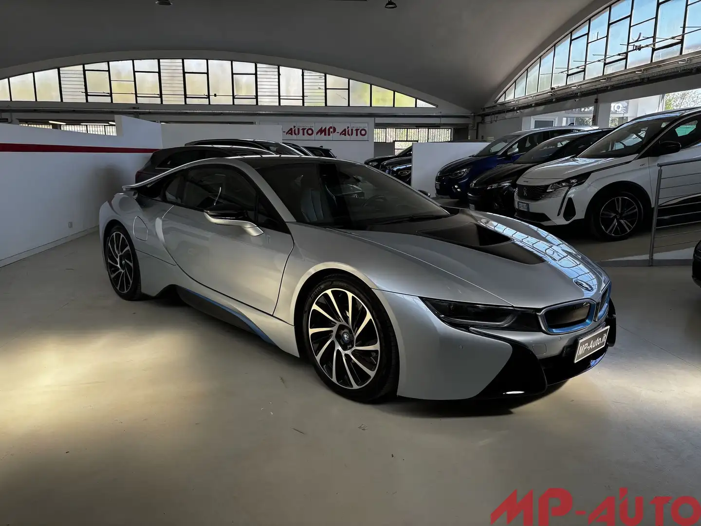BMW i8 i8 IVA ESPOSTA - UNICO PROPRIETARIO Argento - 2