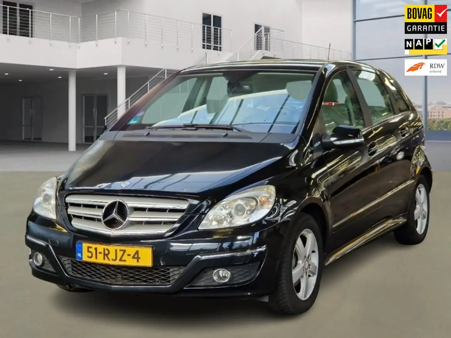 Mercedes-Benz B 180 BlueEFFICIENCY Business CLass +NAP NL-auto Zwart - 1