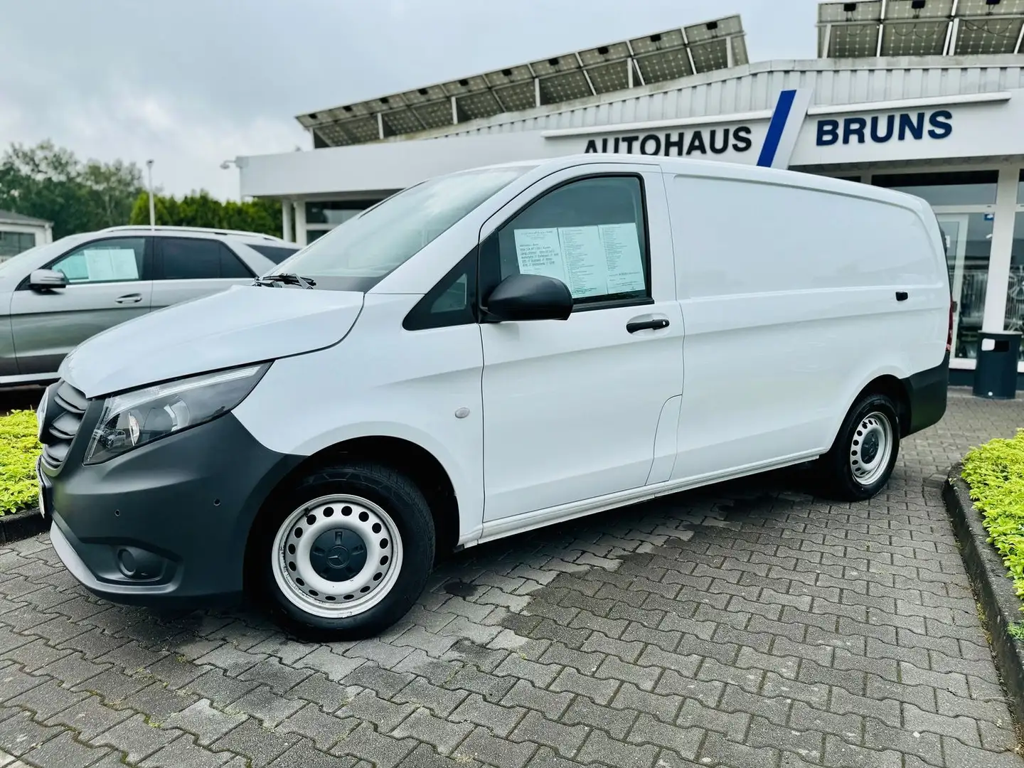 Mercedes-Benz Vito 114 CDI Kasten LANG, Autom, Distronic, AHK, PTS, Weiß - 2