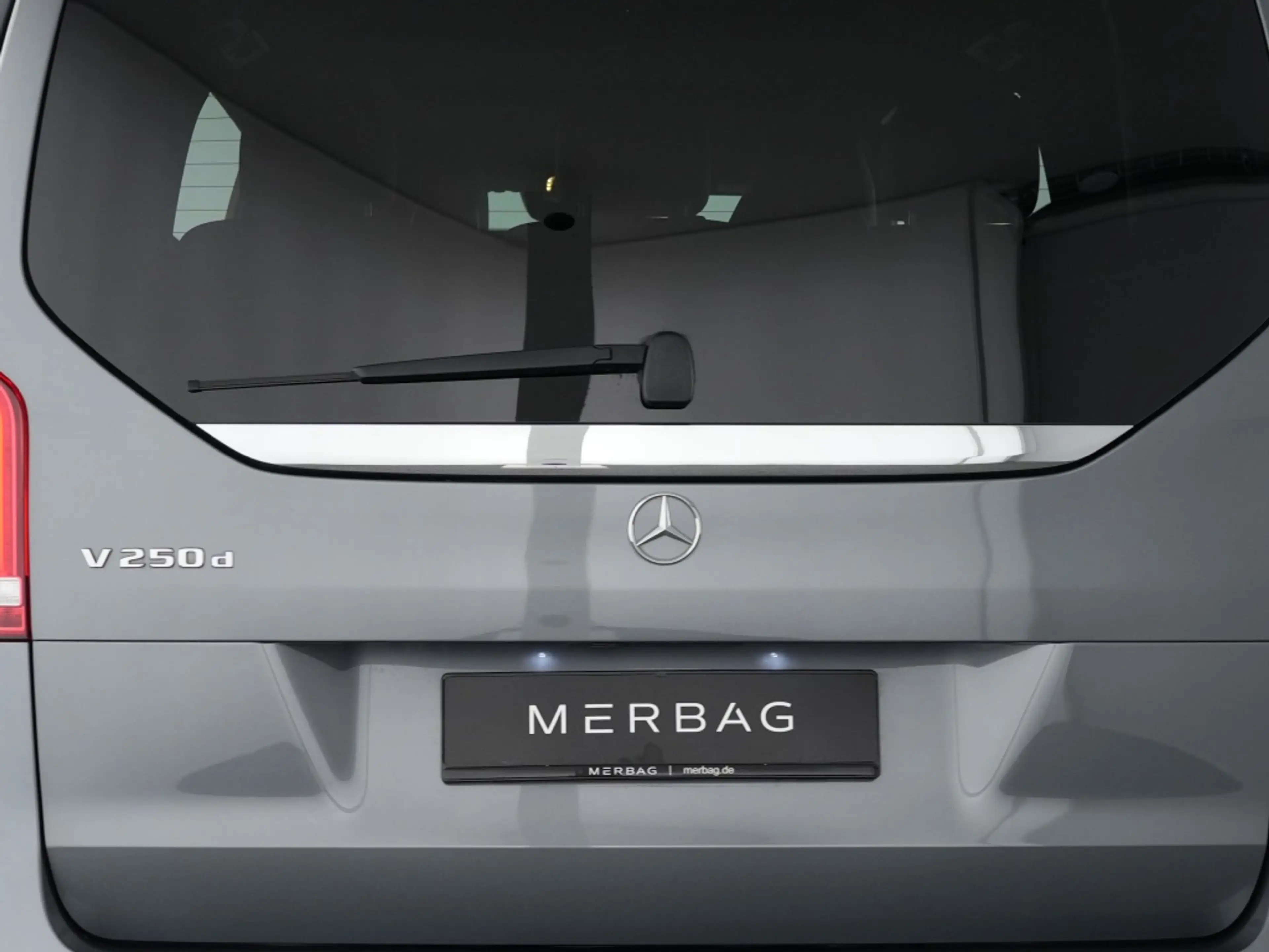 Mercedes-Benz V 250 d Avantgarde Edition lang AMG Night Pano — photo 15