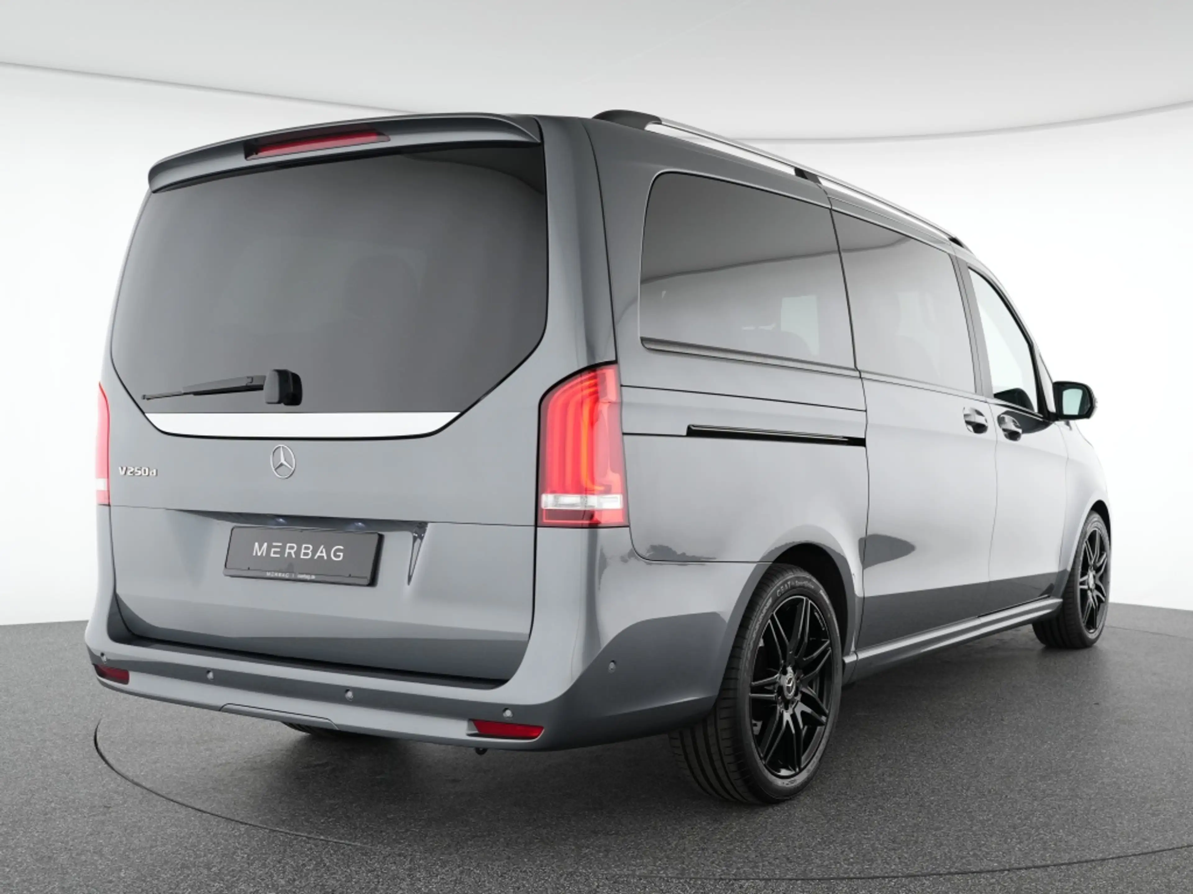 Mercedes-Benz V 250 d Avantgarde Edition lang AMG Night Pano — photo 3