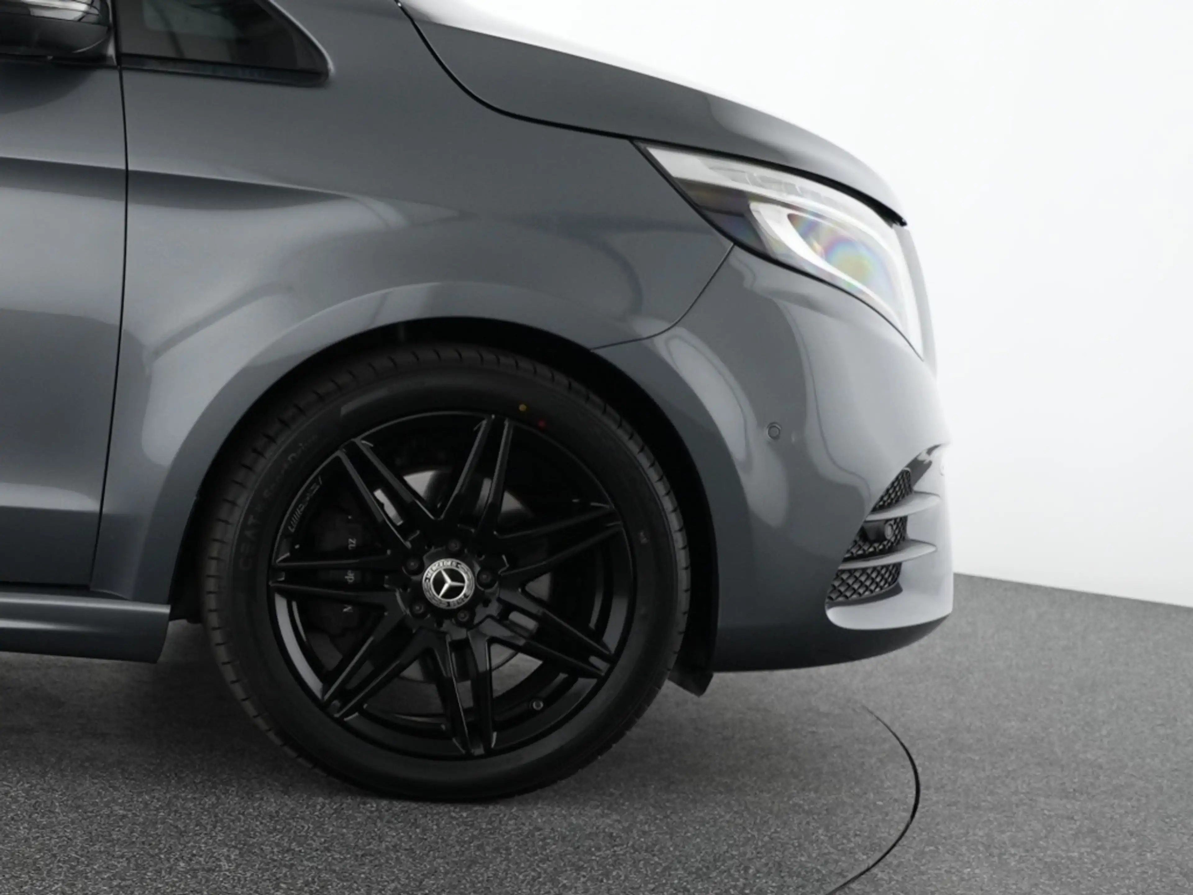 Mercedes-Benz V 250 d Avantgarde Edition lang AMG Night Pano — photo 6