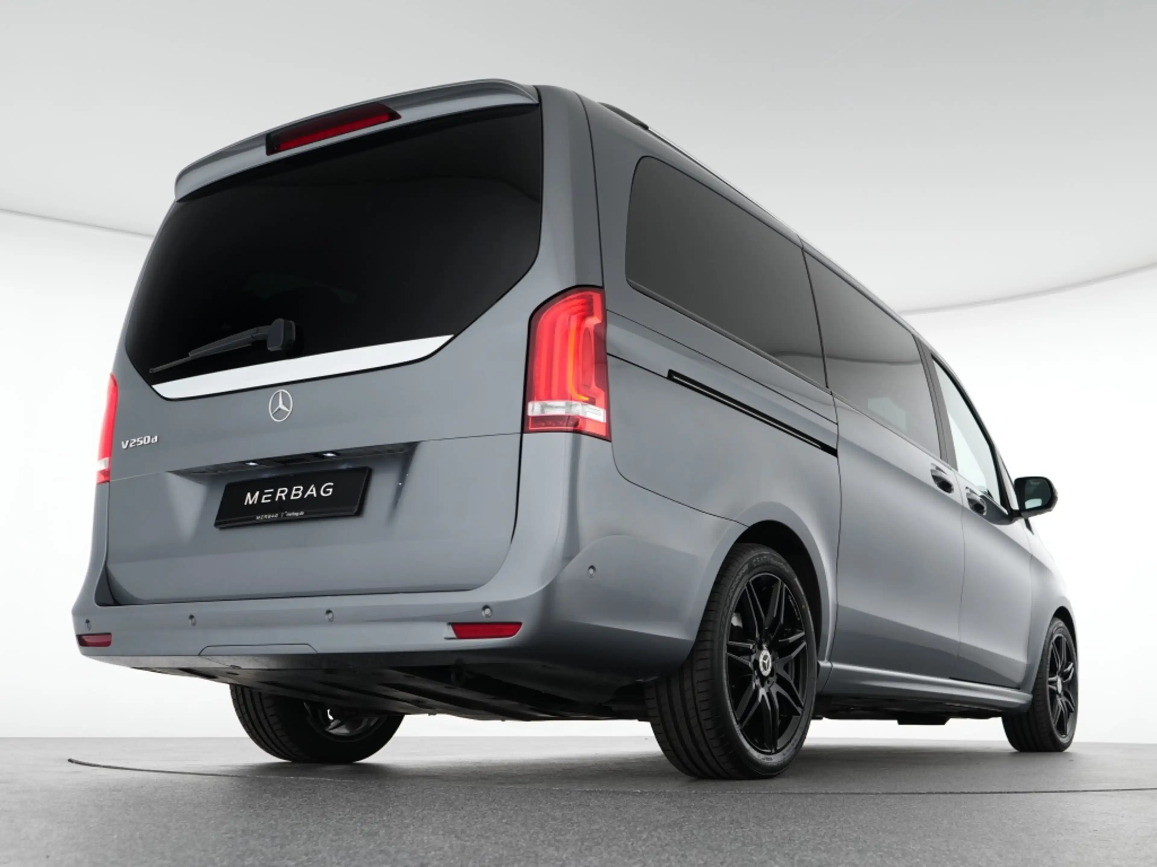 Mercedes-Benz V 250 d Avantgarde Edition lang AMG Night Pano — photo 9