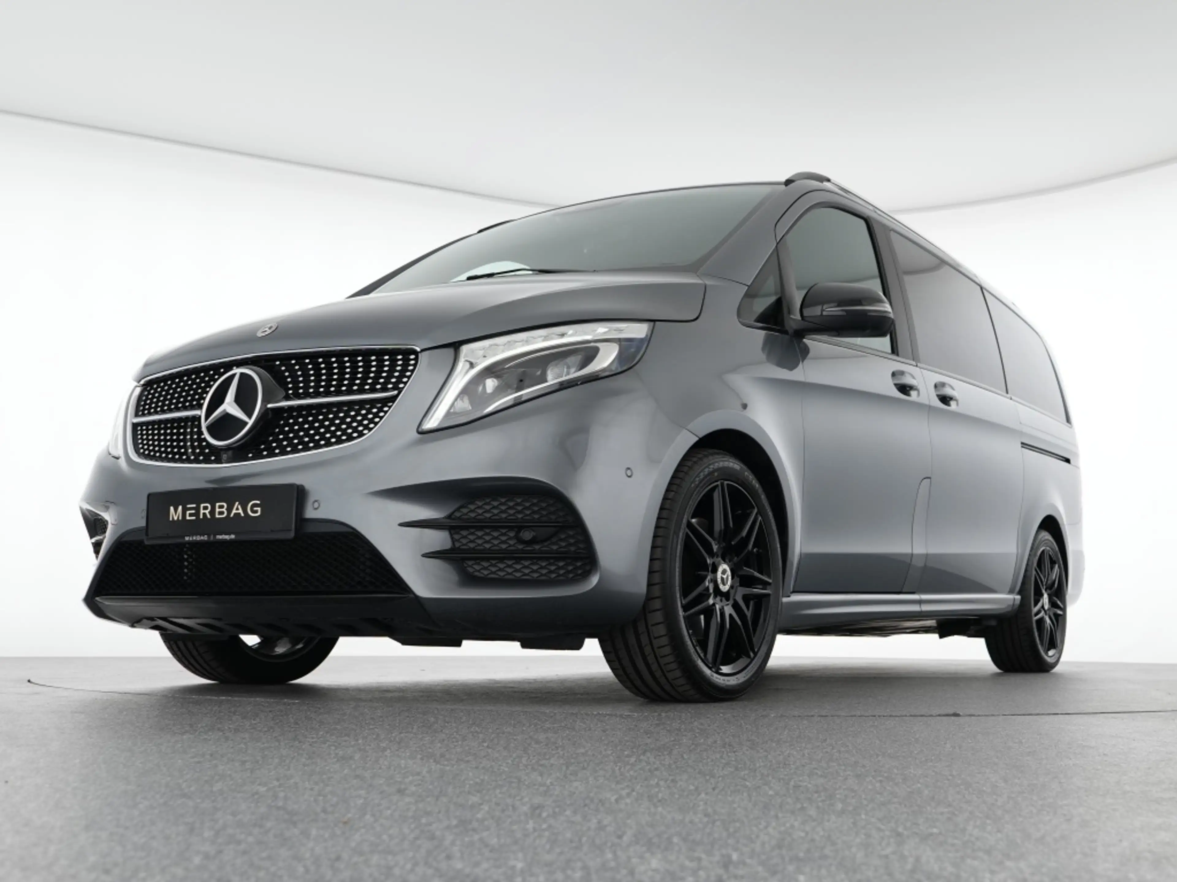 Mercedes-Benz V 250 d Avantgarde Edition lang AMG Night Pano — photo 8