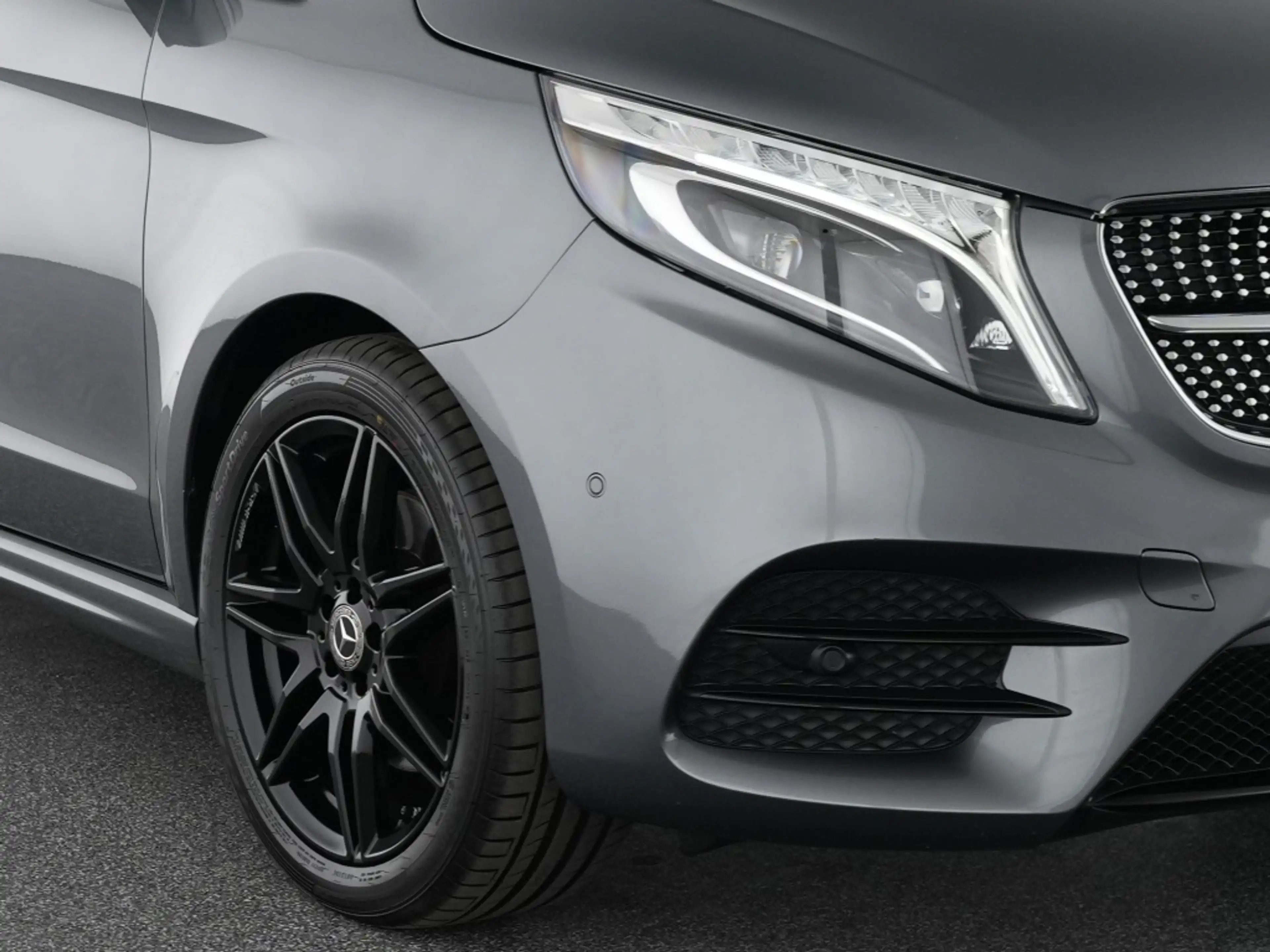 Mercedes-Benz V 250 d Avantgarde Edition lang AMG Night Pano — photo 7