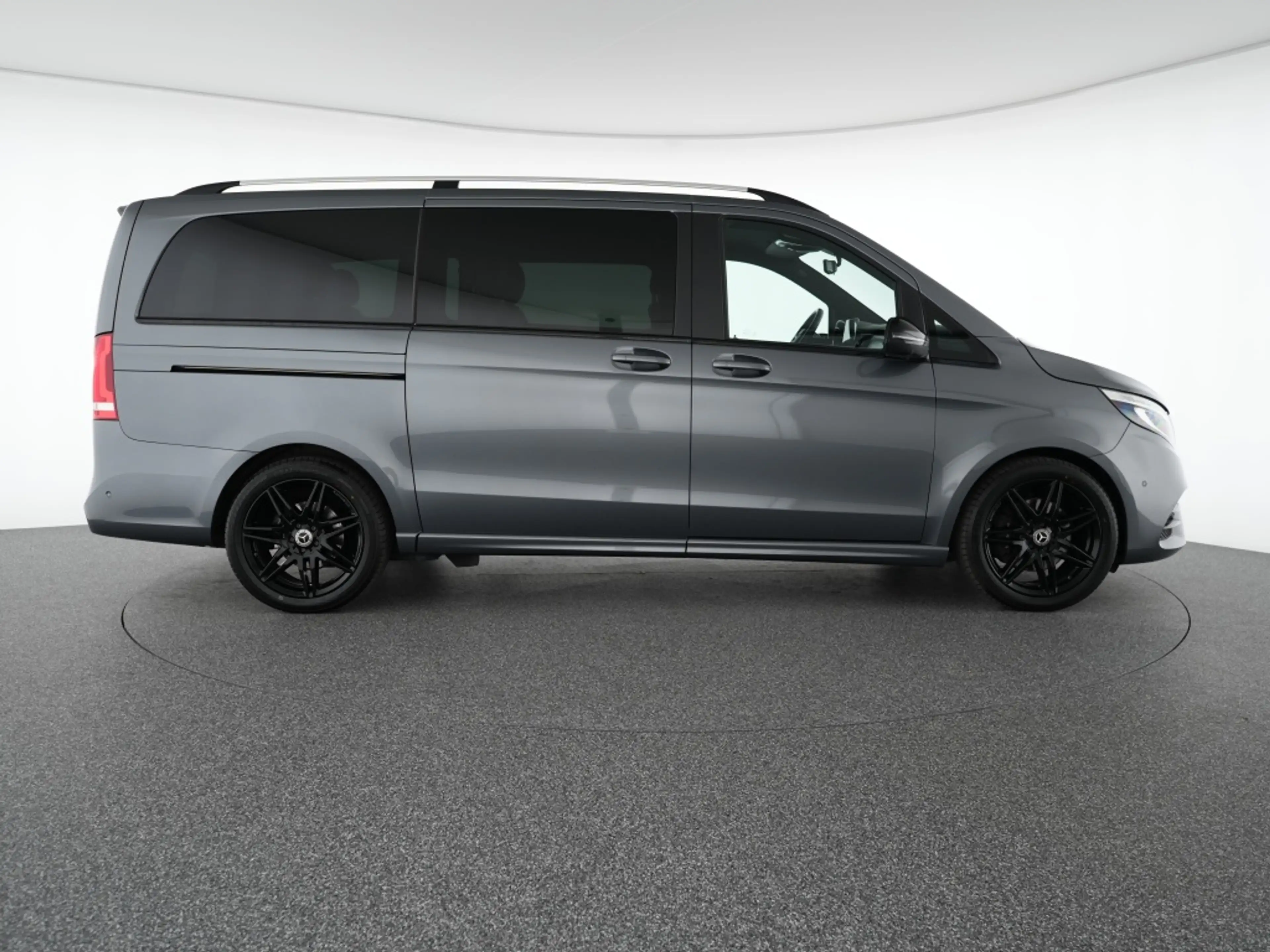 Mercedes-Benz V 250 d Avantgarde Edition lang AMG Night Pano — photo 5