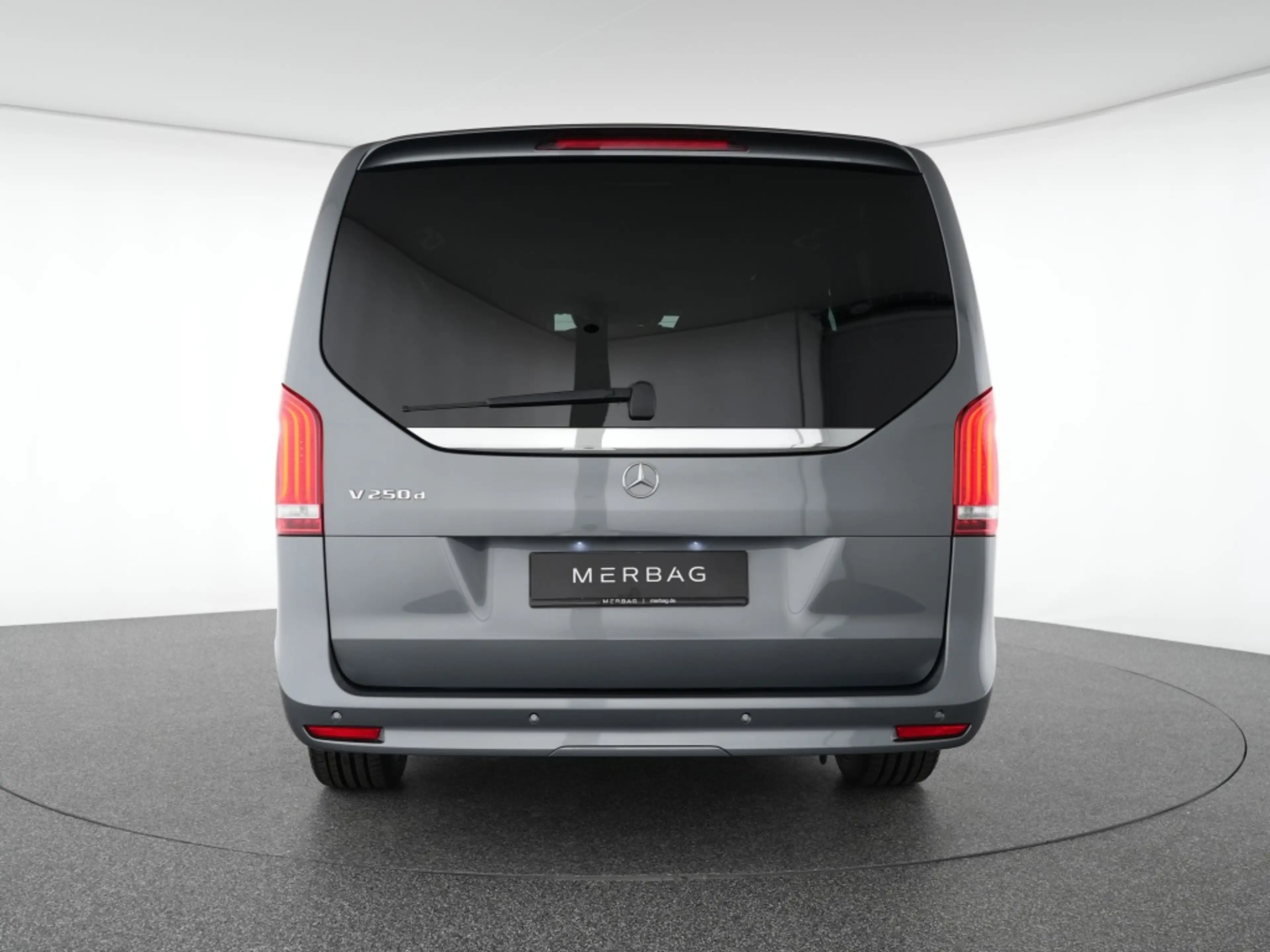 Mercedes-Benz V 250 d Avantgarde Edition lang AMG Night Pano — photo 4