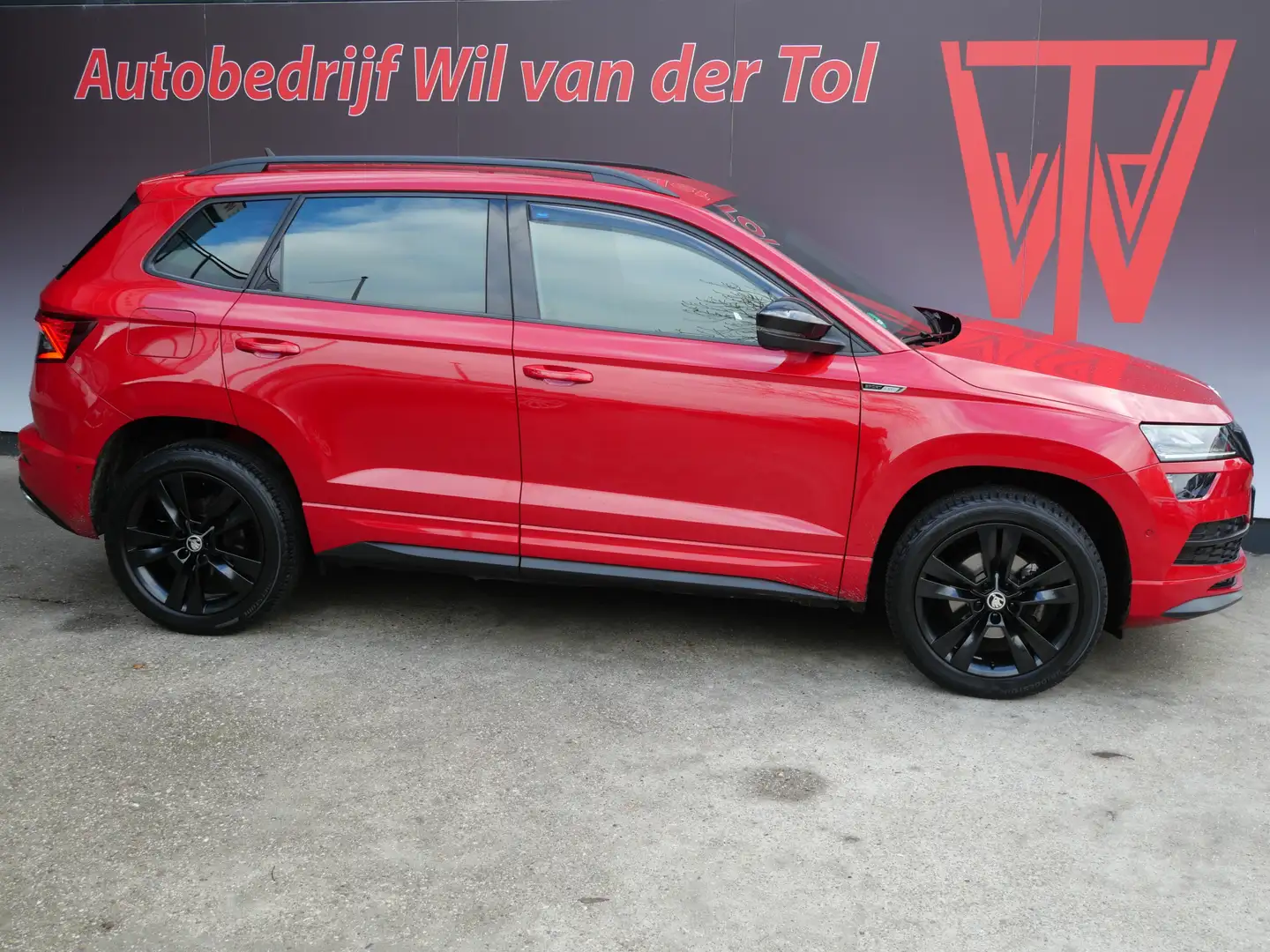 Skoda Karoq 1.5 TSI ACT SPORTLINE | AUTOMAAT | A.C.C | VIRTUAL Rood - 1