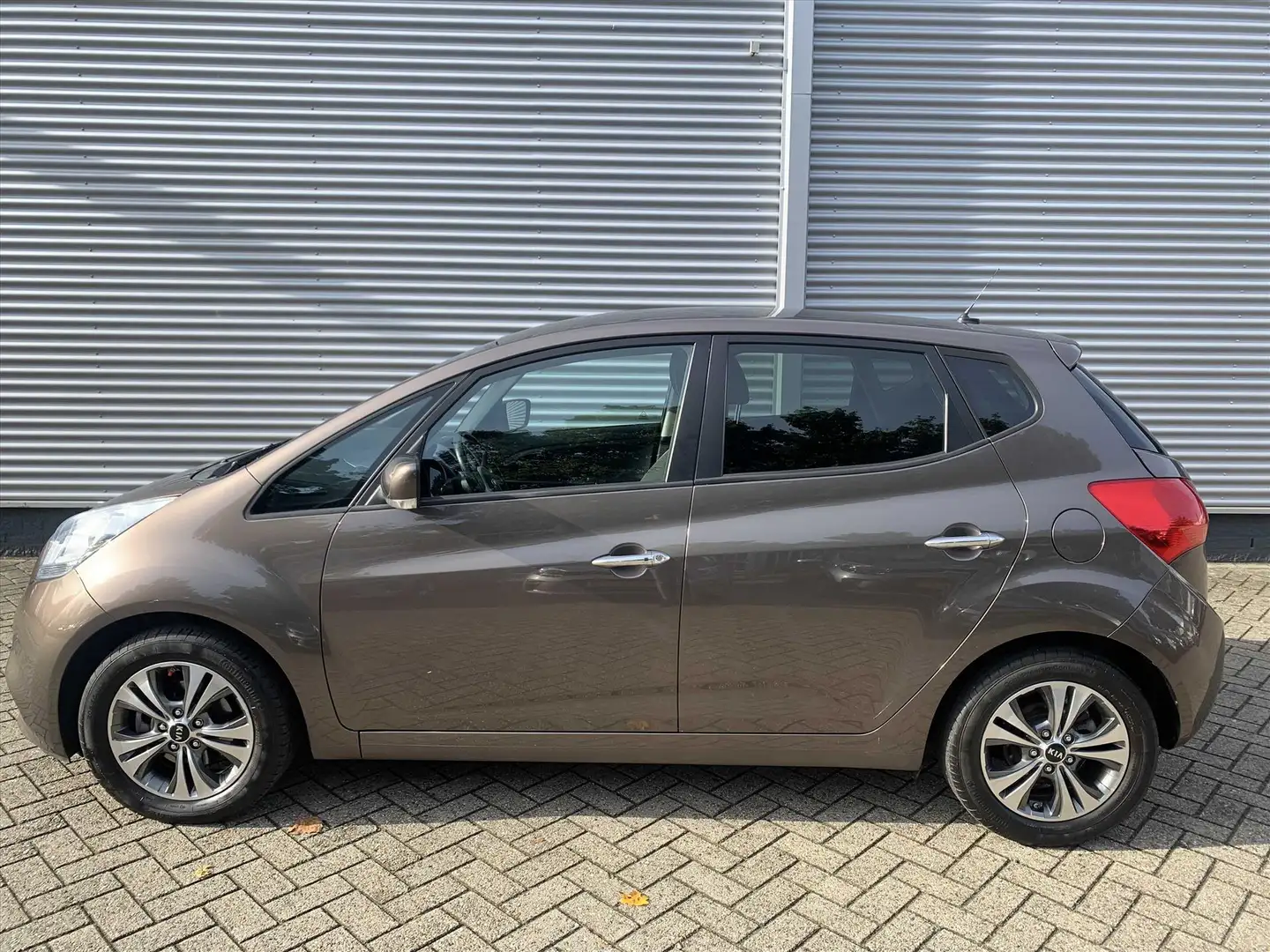 Kia Venga 1.6 CVVT AUTOMAAT I Navigatie I Camera I Cruise Co Bruin - 2