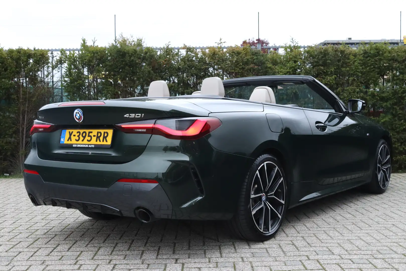 BMW 430 4-serie Cabrio 430i xDrive High Executive M-Sport Groen - 2