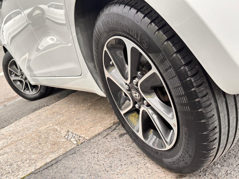 Hyundai i10 i10 1.0i Twist ° NAVI ° CARPLAY ° JANTES ° CLIM ° GARANTI 12 MOIS !! — photo 6
