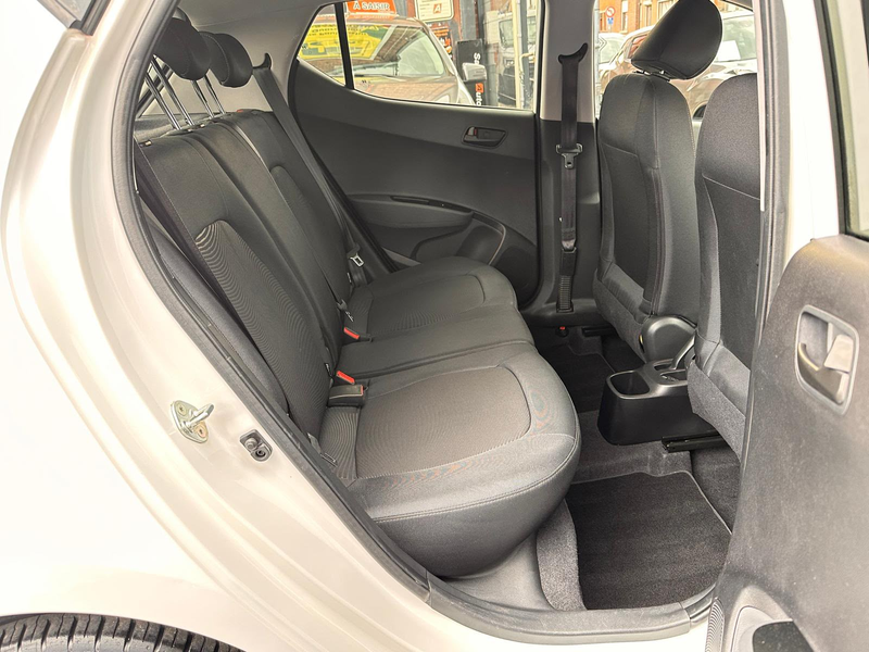 Hyundai i10 i10 1.0i Twist ° NAVI ° CARPLAY ° JANTES ° CLIM ° GARANTI 12 MOIS !! — photo 10