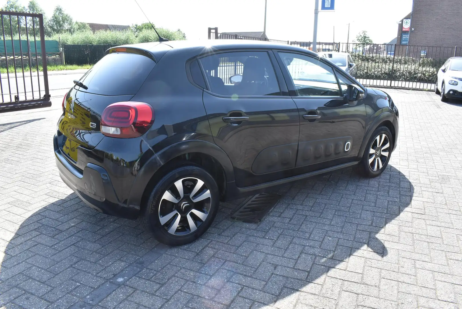 Citroen C3 C3 1.2i Shine GPS / Airco Noir - 2