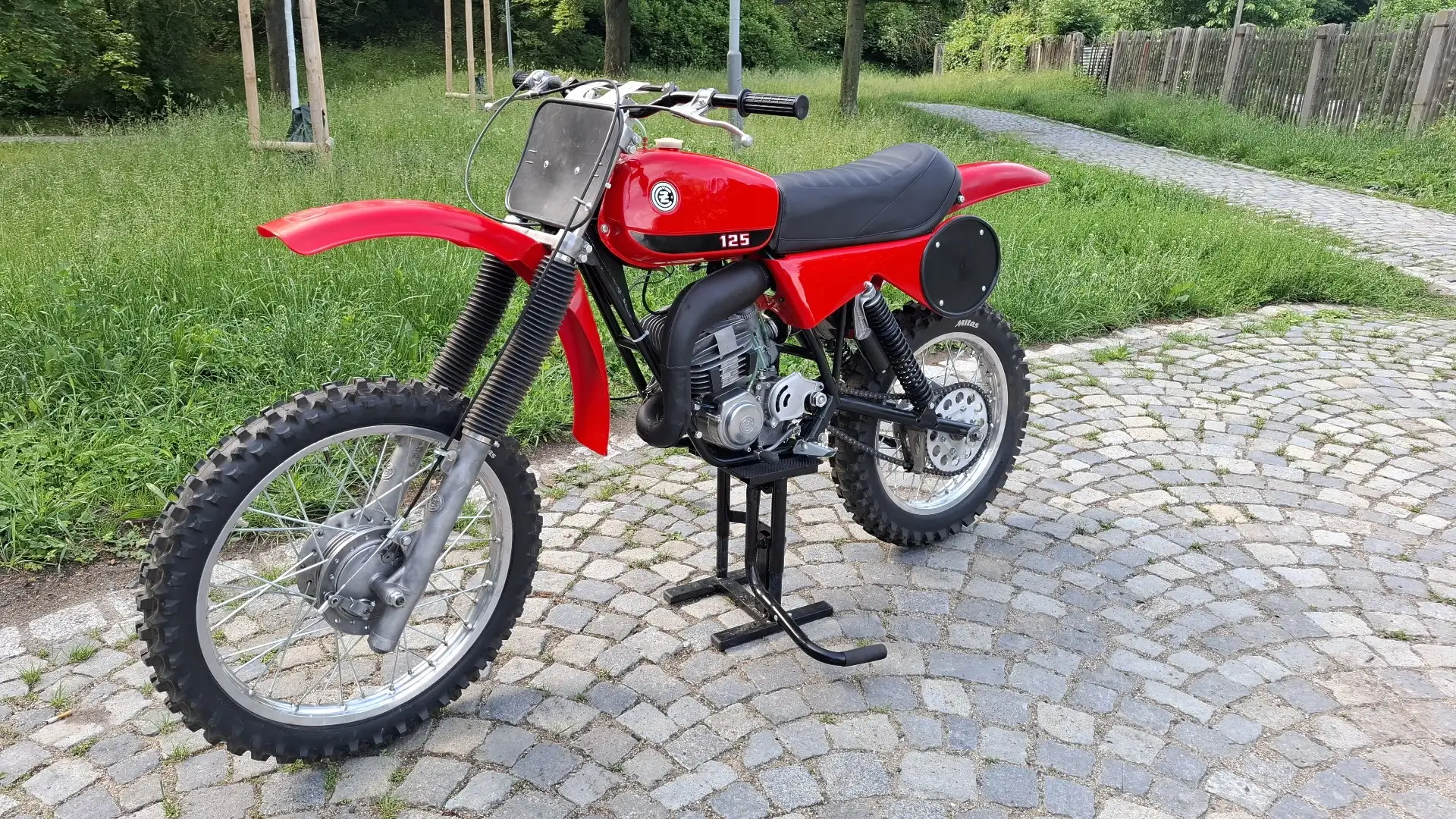 CZ 125 Roşu - 1
