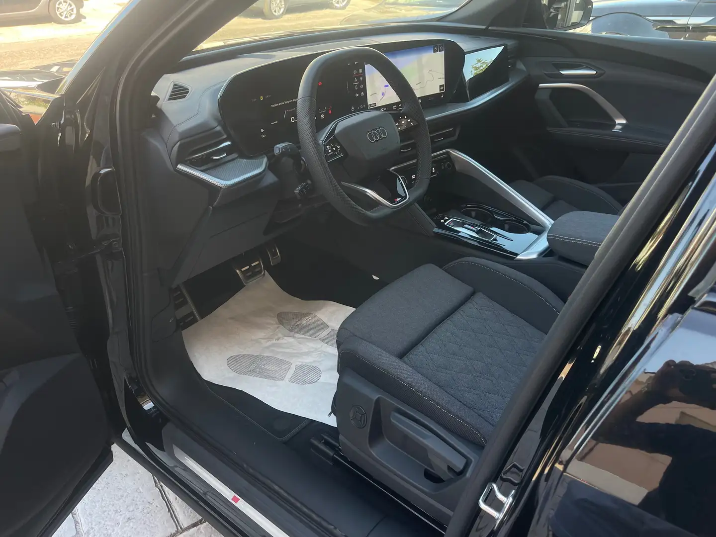 Audi Q5 * NUOVA* Q5 2.0 tdi. S line quattro  s-tronic Nero - 2
