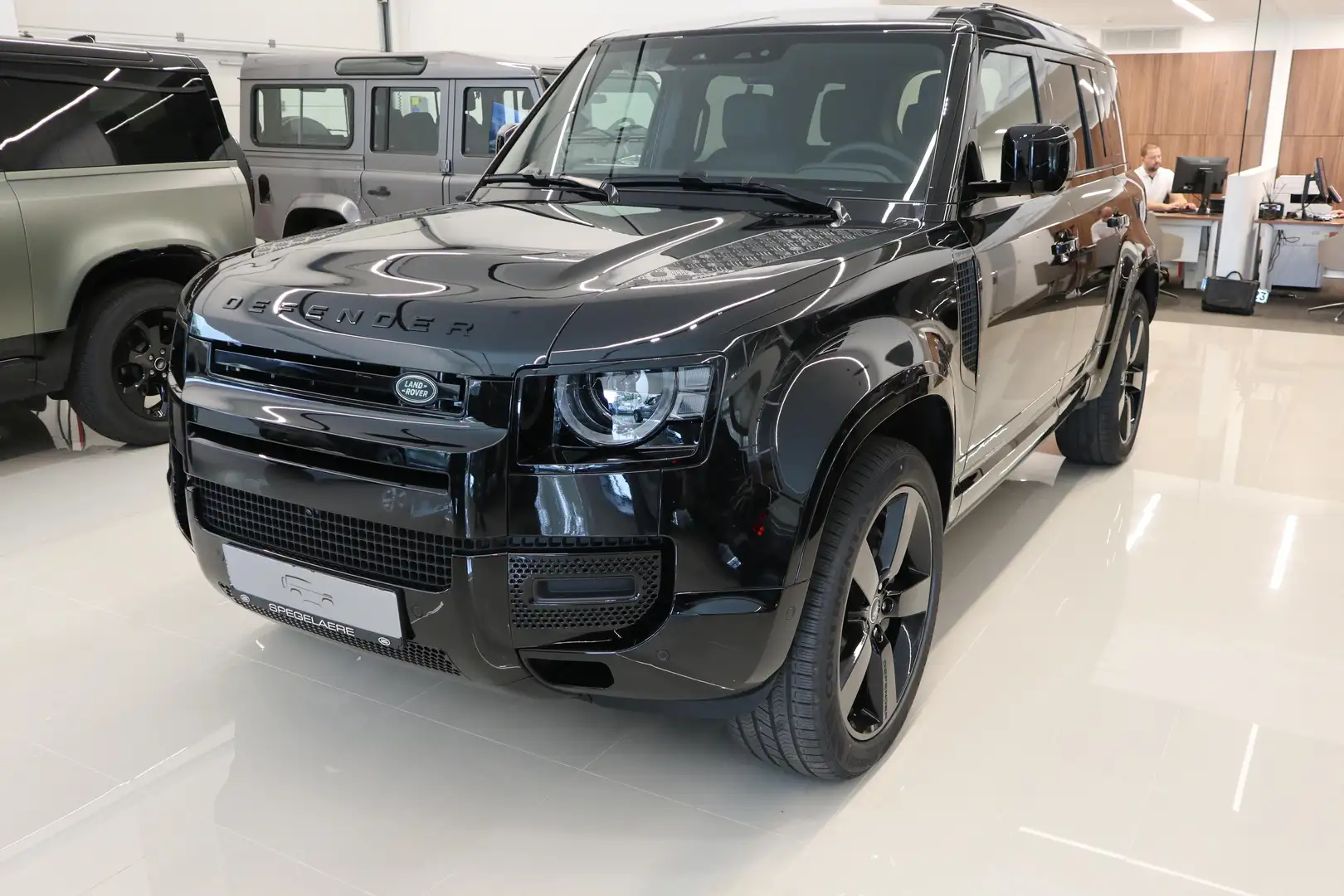 Land Rover Defender 110 P300e X-Dynamic SE AWD Negro - 1