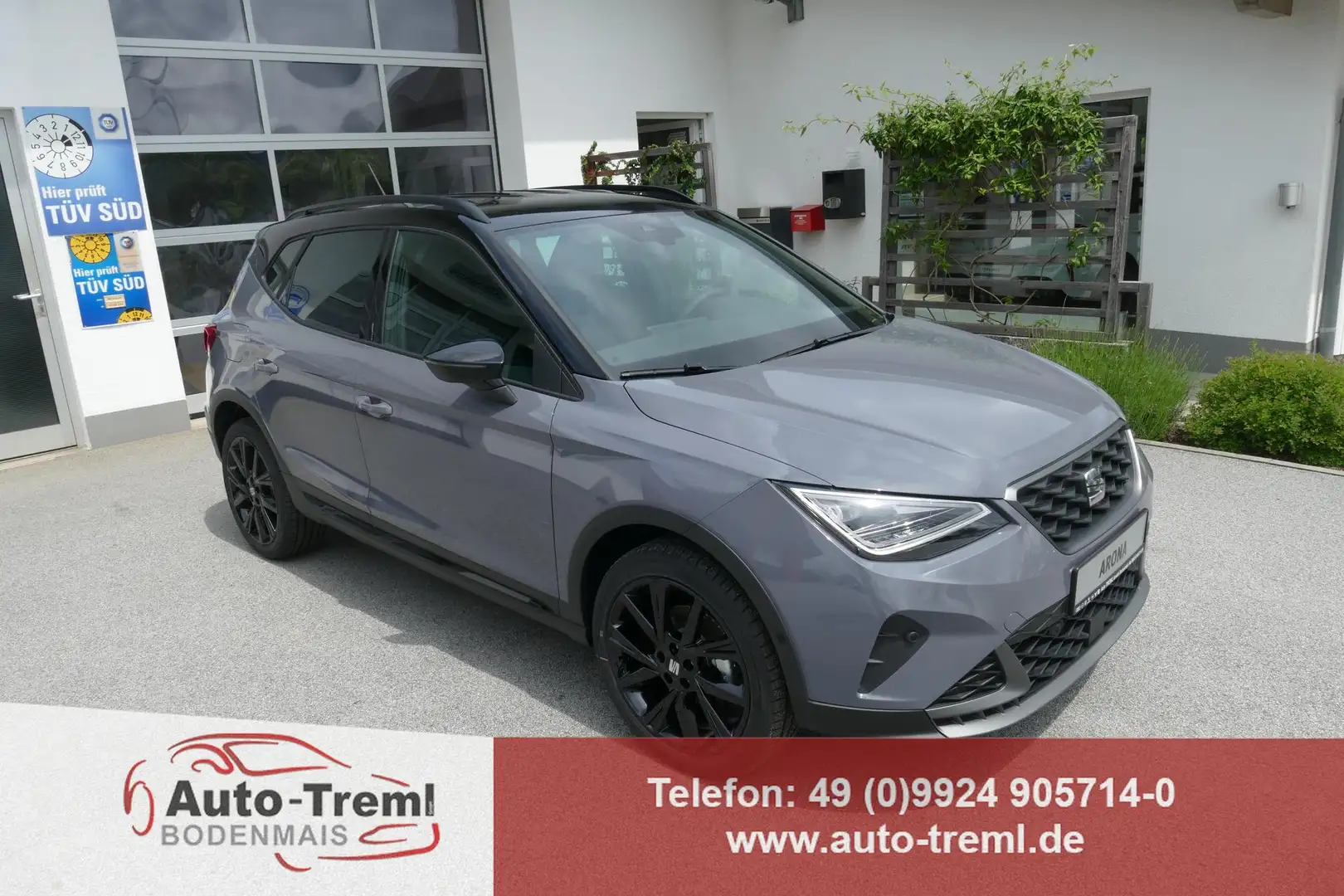 SEAT Arona FR 1.5 TSI DSG 150 PS Black Edition AHK Navi SH... siva - 1
