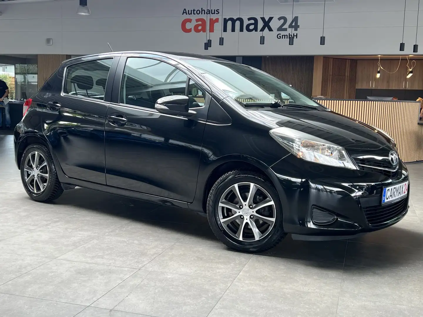 Toyota Yaris Life Kamera Bluetooth TÜV 03/27 Schwarz - 1